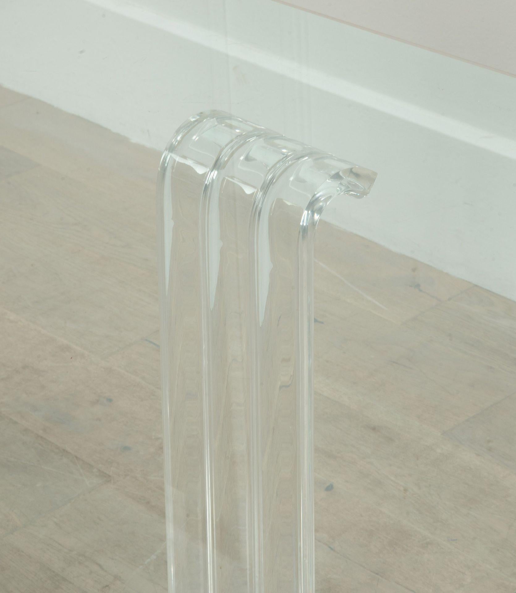 20ième siècle Grande table à manger du milieu du siècle dernier en verre et plexiglas en vente