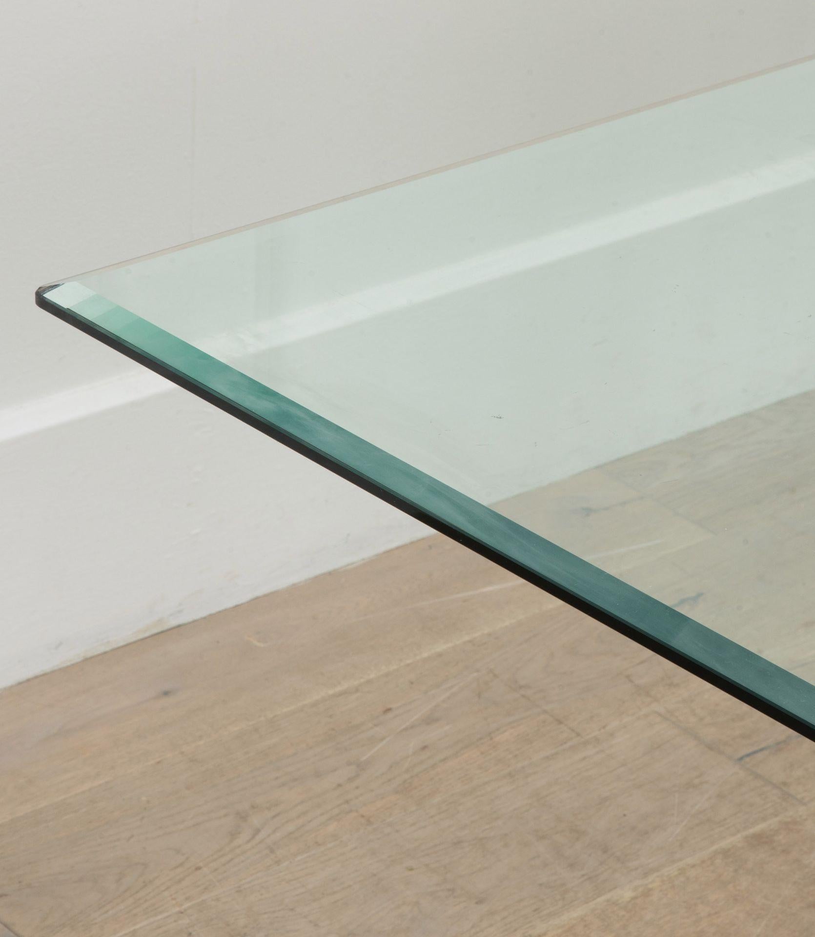 Verre Grande table à manger du milieu du siècle dernier en verre et plexiglas en vente