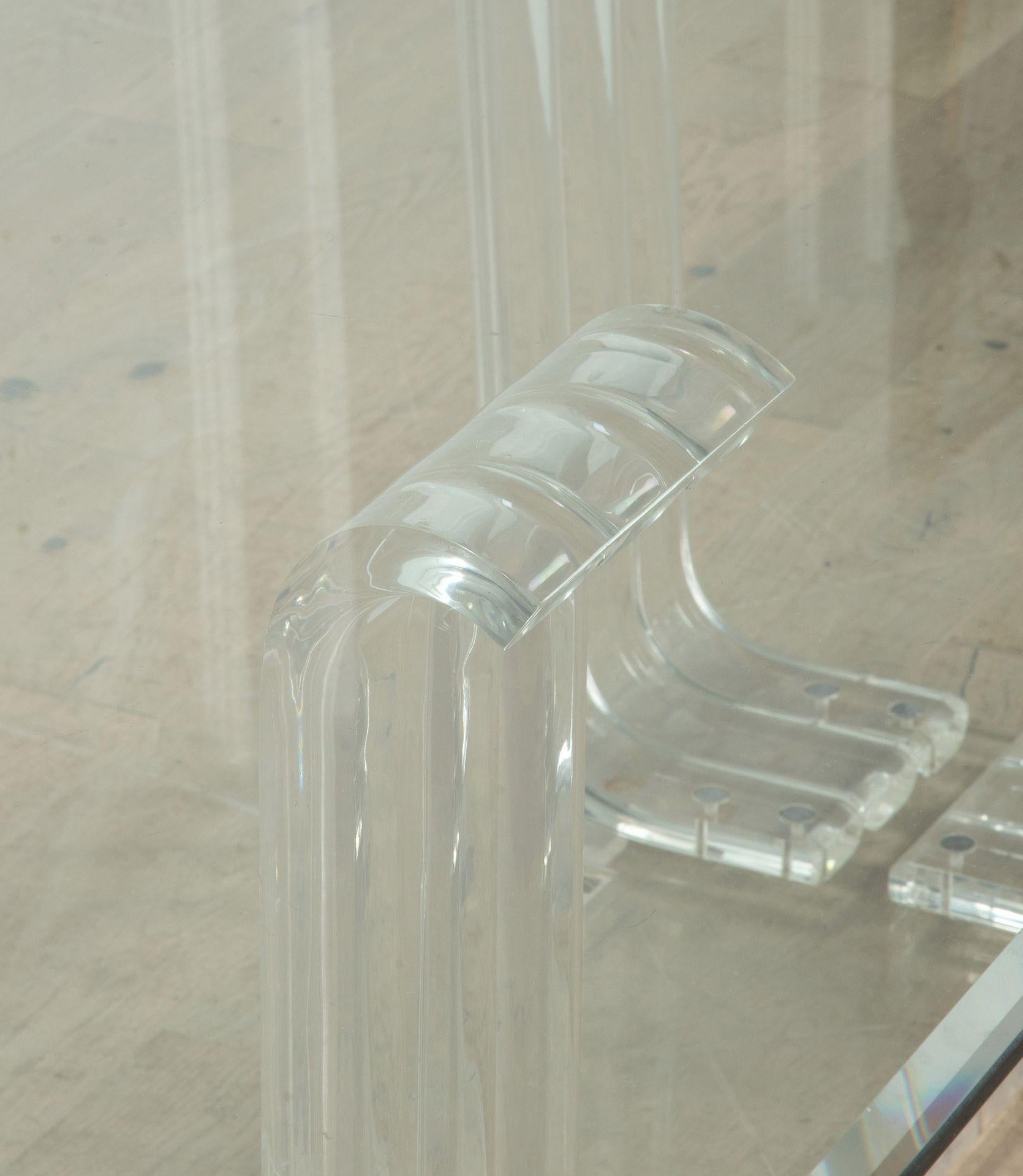 Grande table à manger du milieu du siècle dernier en verre et plexiglas en vente 1