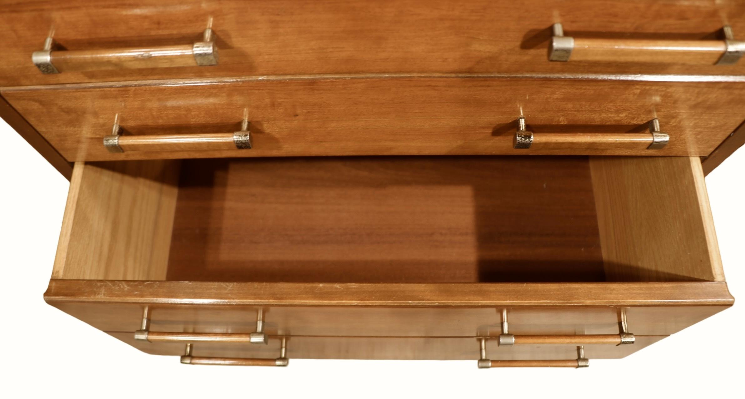 Grande Highboy di metà secolo  Armadio a cassettiera di Renzo Rutili In condizioni buone in vendita a New York, NY