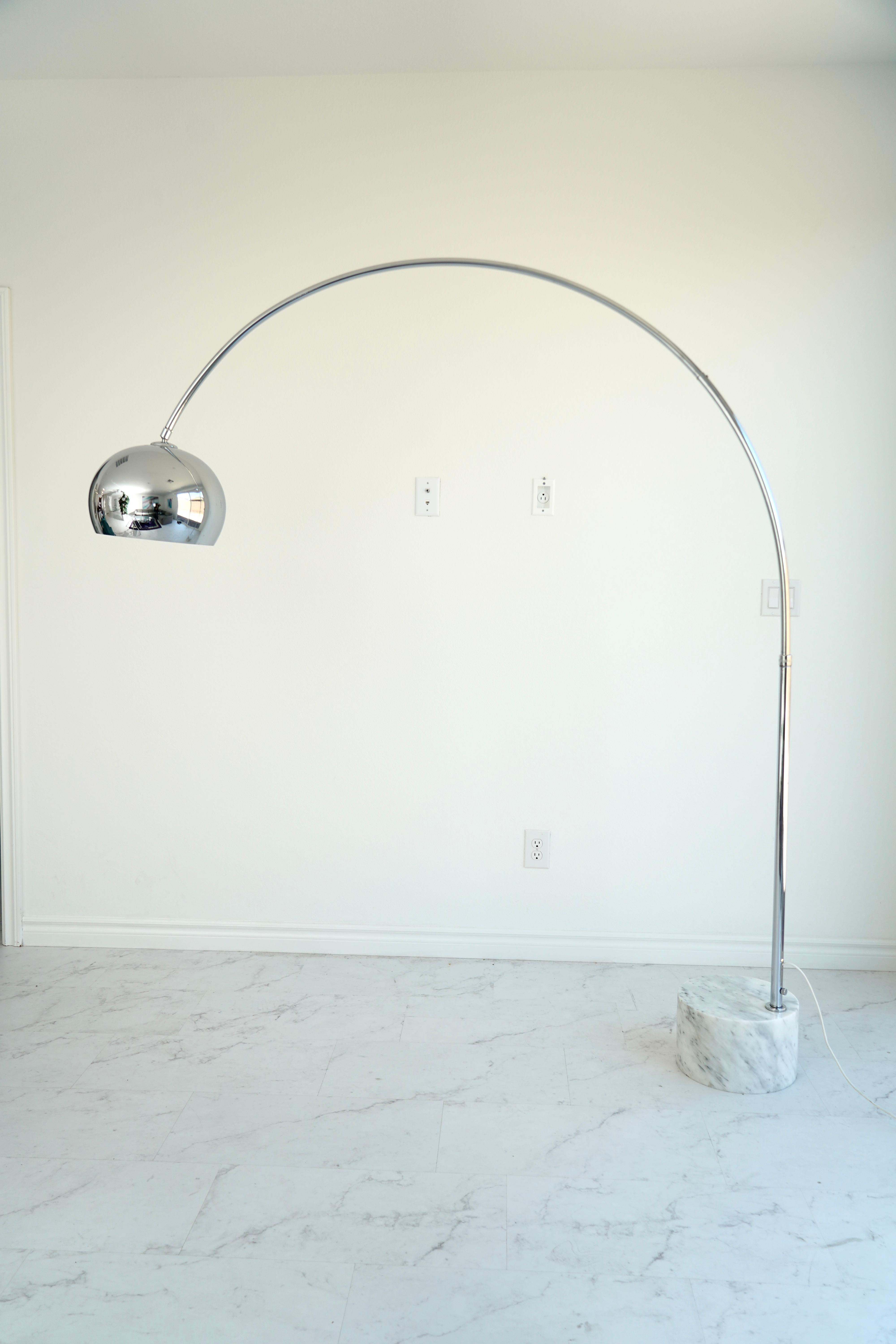 Large Mid Century Italian Arco / Arc  Chrome & Marble Floor Lamp 

Vintage Arco Floor Lamp  Attributed to Achille and Pier Giacomo Castiglioni for Flos, Italy, 1960s 8ft 

An iconic mid-century modern design, this Arco floor lamp attributed to