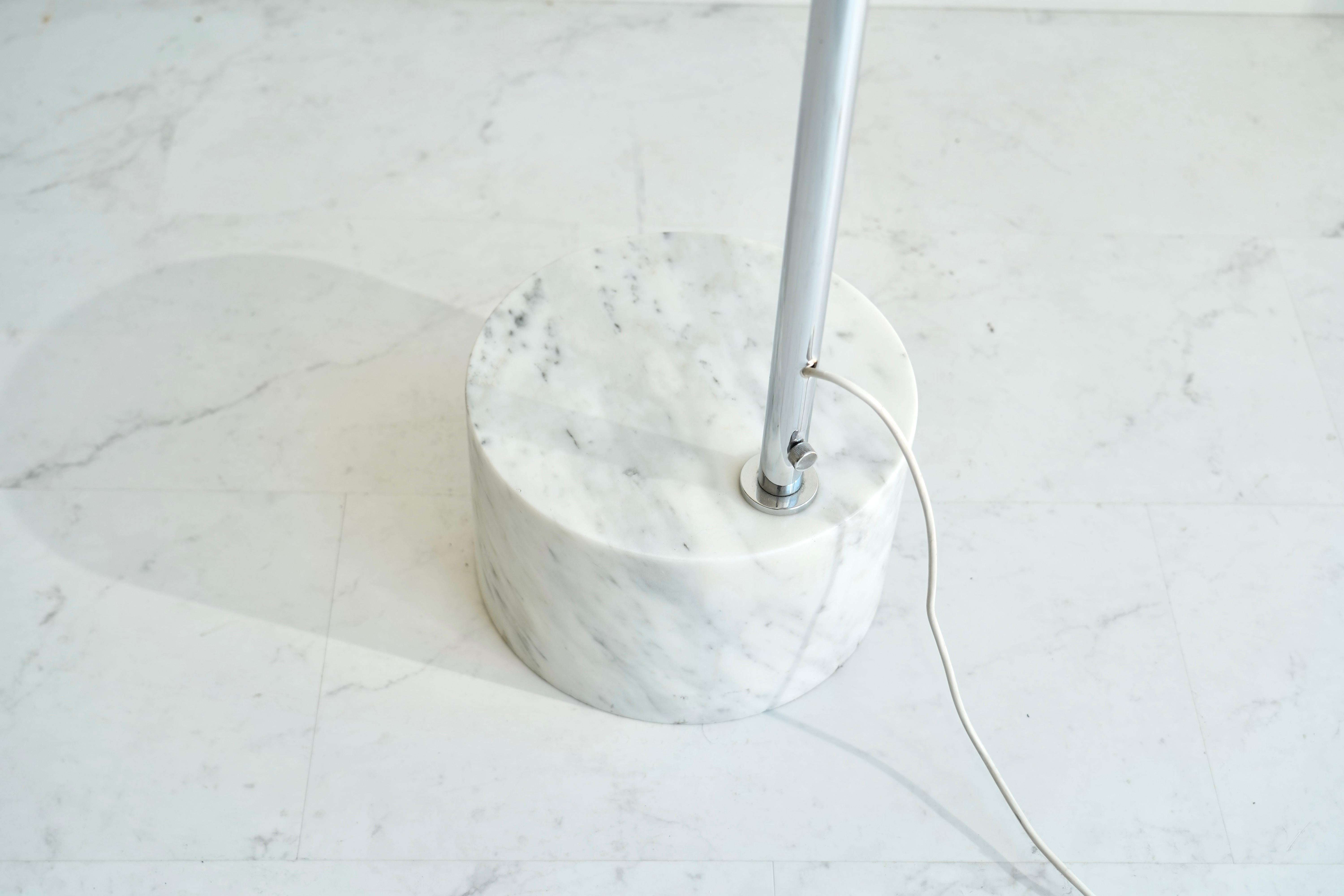 Large Mid Century Italian Arco / Arc Chrome & Marble Floor Lamp- Post modern In Good Condition For Sale In Las Vegas, NV
