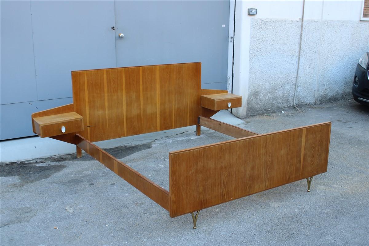 Large Mid-Century Italian Bed in Chestnut and Brass by Gio Ponti Attributed 1950 For Sale 11