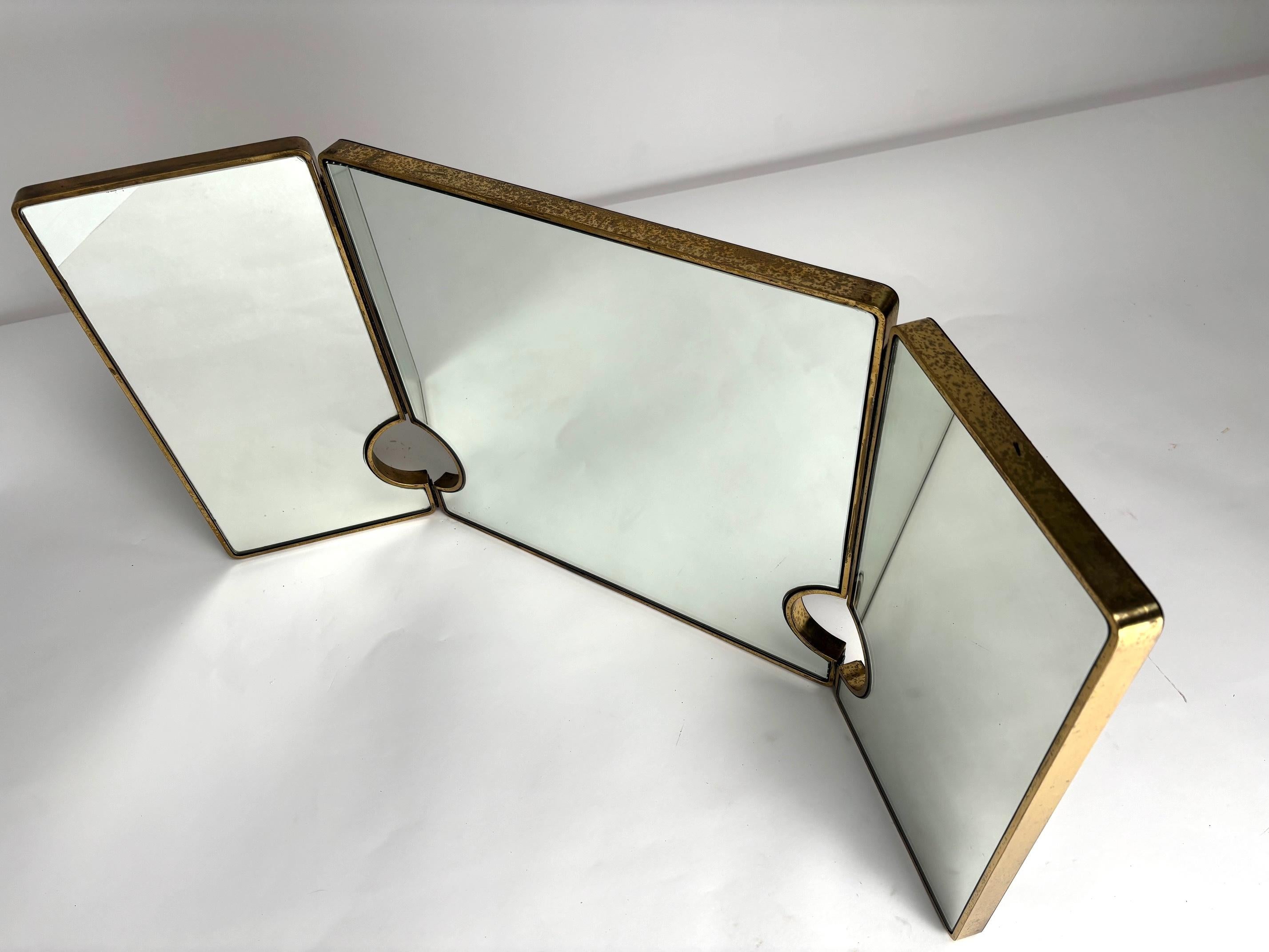 Mid-Century Modern Grand miroir triple en laiton italien du milieu du siècle, années 1950 en vente