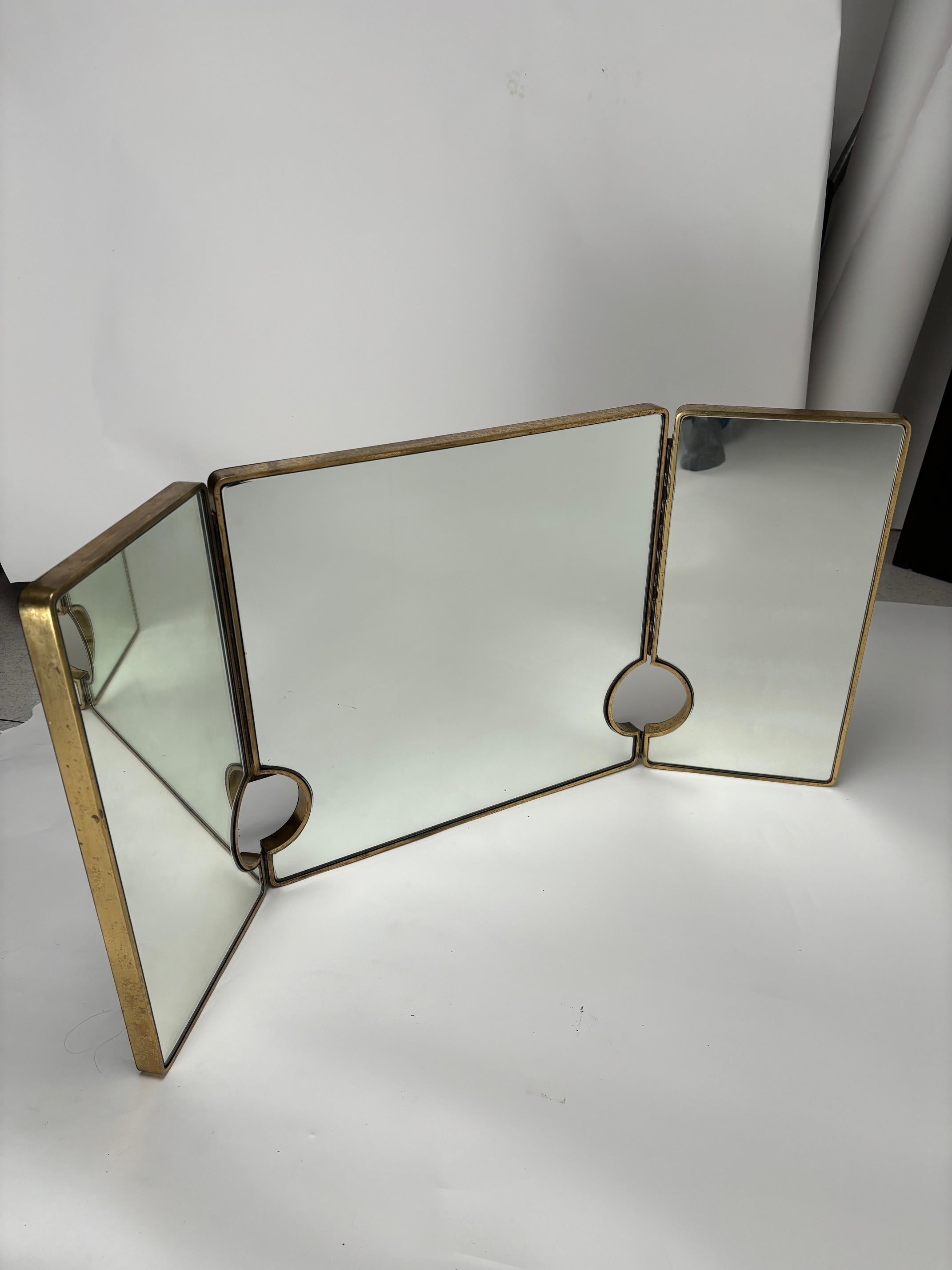 Grand miroir triple en laiton italien du milieu du siècle, années 1950 en vente 1