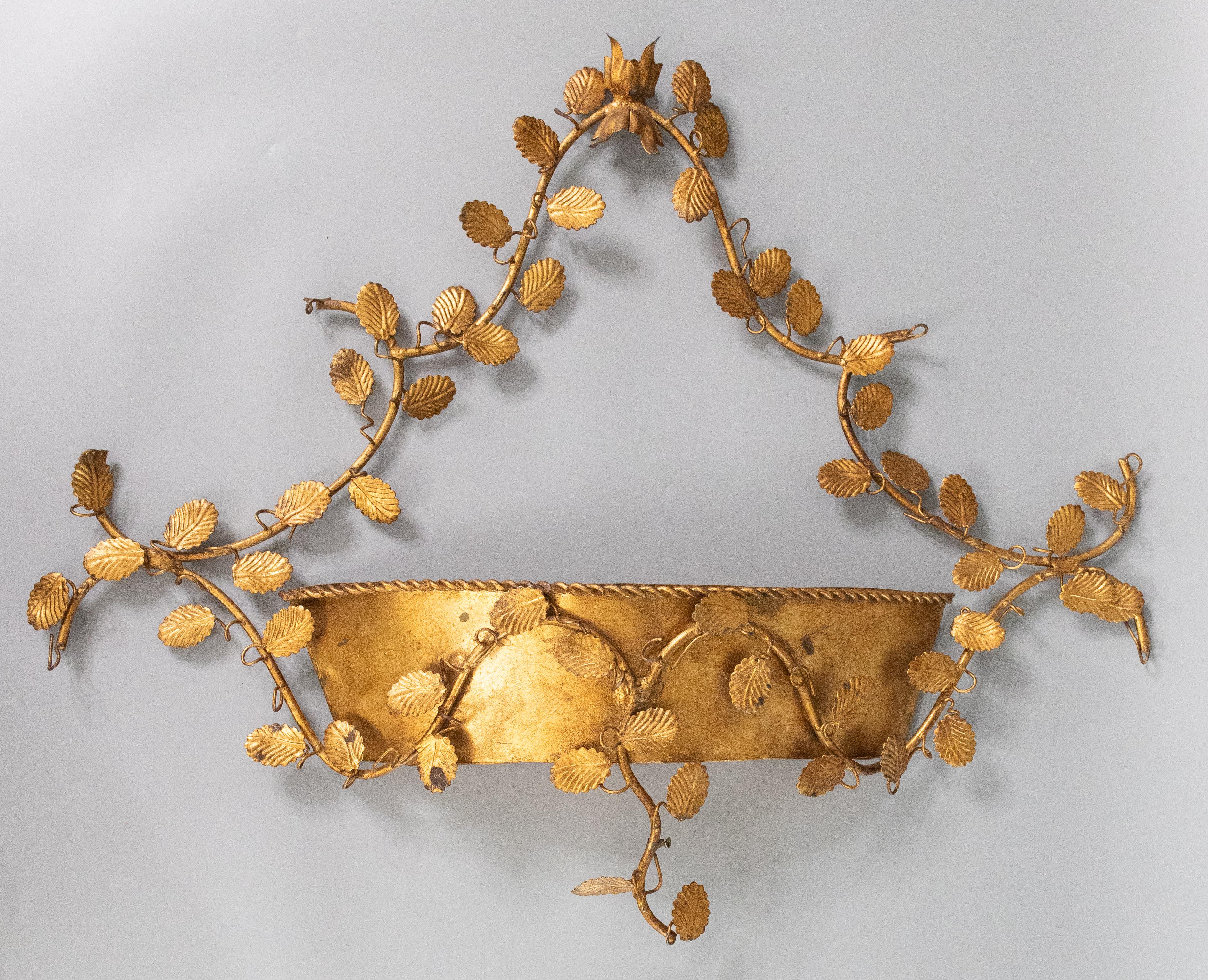 Large Mid Century Italian Gilt Tole Leaves Wall Pocket Planter For Sale 2