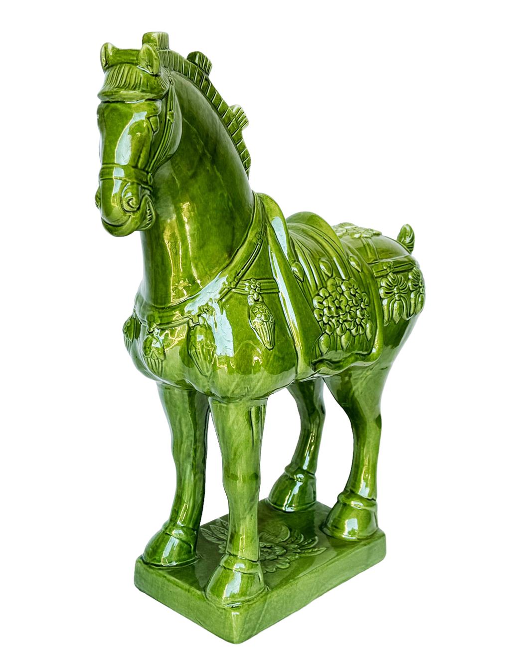 Mid-Century Modern Grande sculpture ou statue de cheval en céramique verte de style italien moderne du milieu du siècle dernier en vente