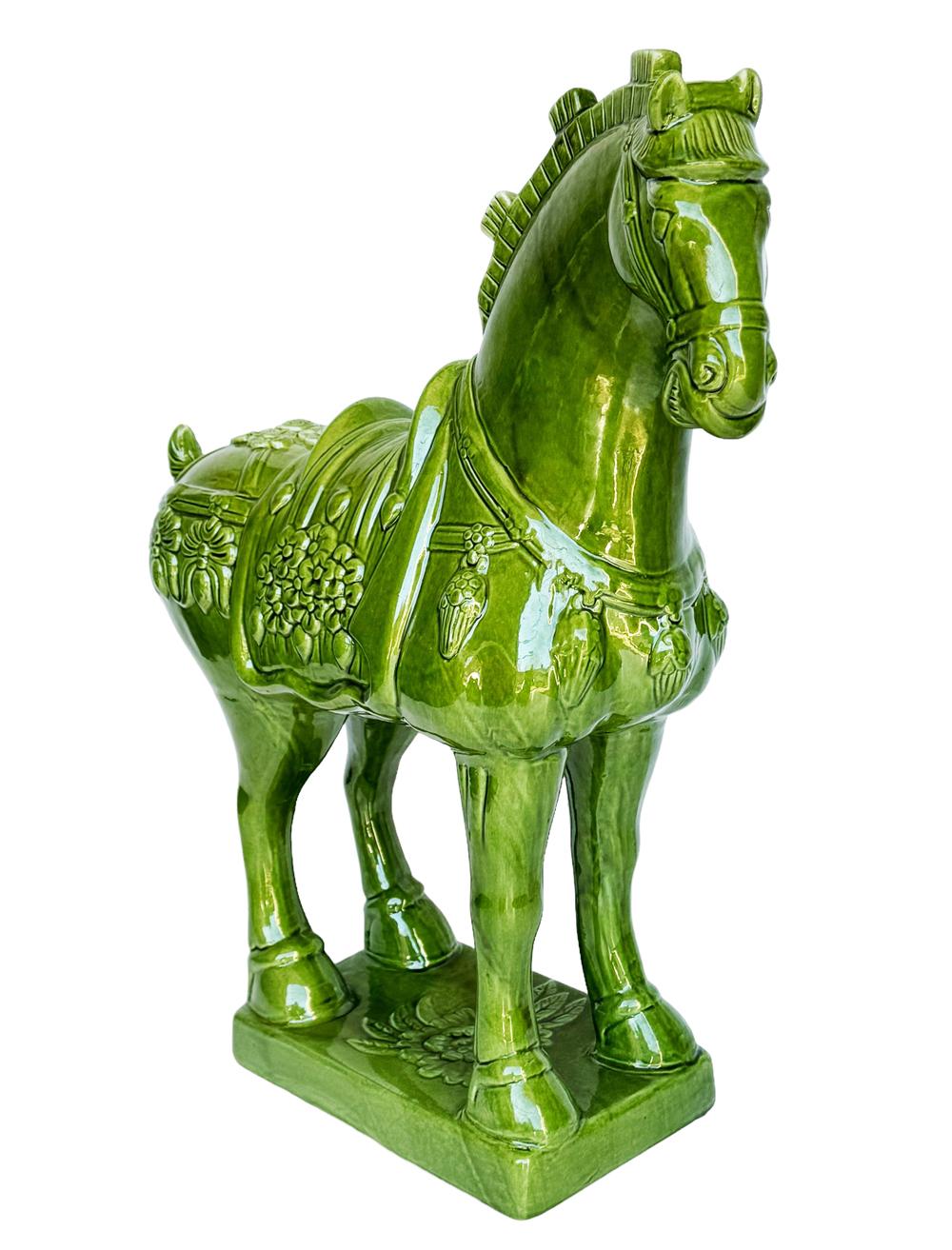 Metà XX secolo Grande scultura o statua di cavallo in ceramica verde moderna della metà del secolo scorso in vendita