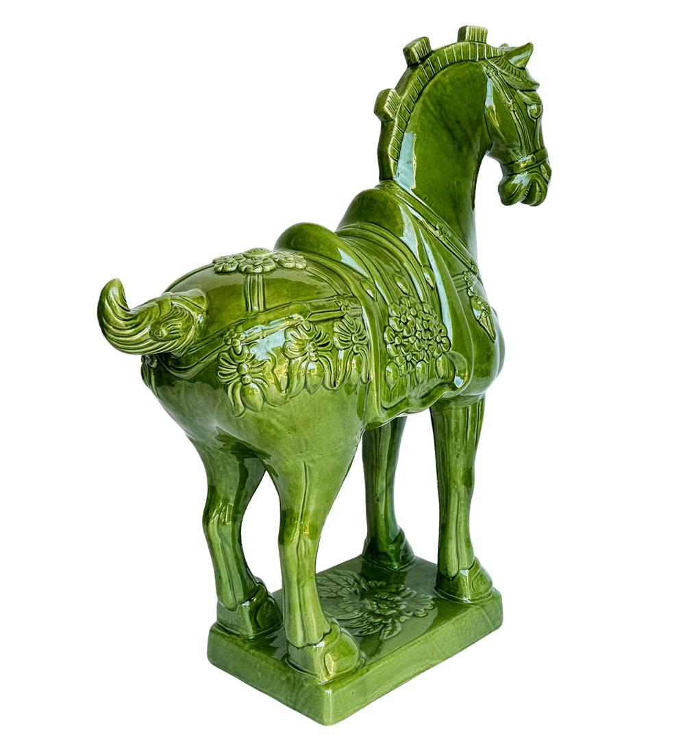 Grande sculpture ou statue de cheval en céramique verte de style italien moderne du milieu du siècle dernier en vente 1