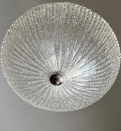 Grande e raffinata plafoniera in vetro di Murano della metà del secolo scorso