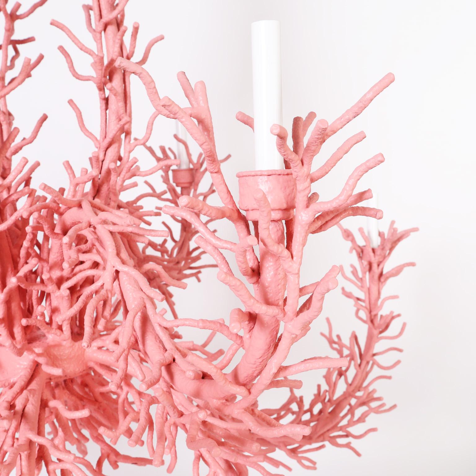 Métal Grand lustre italien du milieu du siècle en faux corail rose