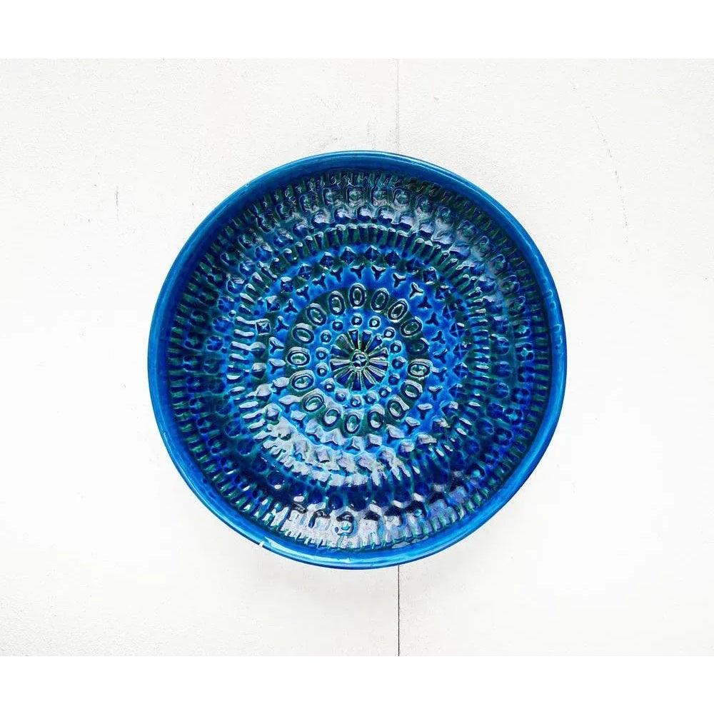 Azul Rimini grande como plato decorativo de pared o cuenco. Muy raro en este tamaño con un diámetro de 31,5 cm. Esta pieza tiene una marca de atribución.

Más información:
Materiales: Cerámica
Estilo: Moderno de mediados de siglo
Marca: