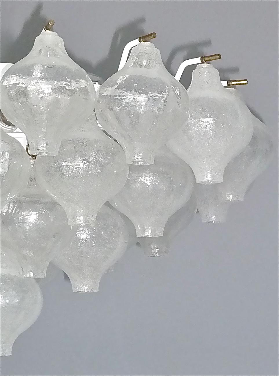 Large Mid-Century J.T. Kalmar Tulipan Flush Mount Chandelier Murano Glass, 1960s In Good Condition For Sale In Nierstein am Rhein, DE