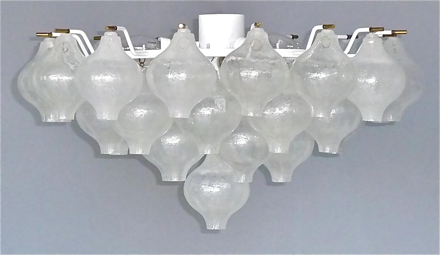 Großer Mid-Century-Schmuck J.T. Kalmar Tulpen-Kronleuchter, Einbaubeleuchtung aus Muranoglas, 1960er Jahre im Angebot 1