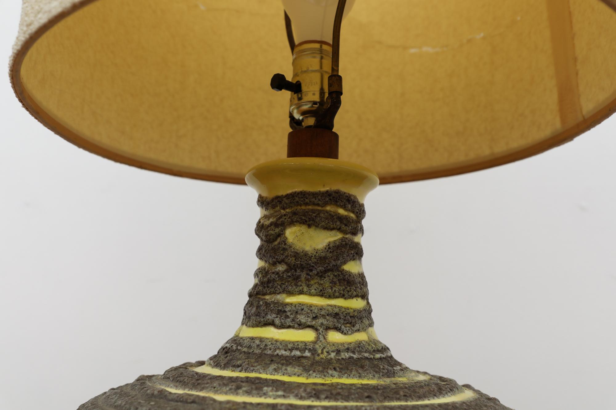 Large Mid-Century Yellow & Gray Swirled Lava Glazed Ceramic Table Lamp w/ Shade For Sale 4