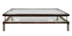 Großer Mid-Century Maison Jansen Design Couchtisch aus Messing und Glas, Showcase