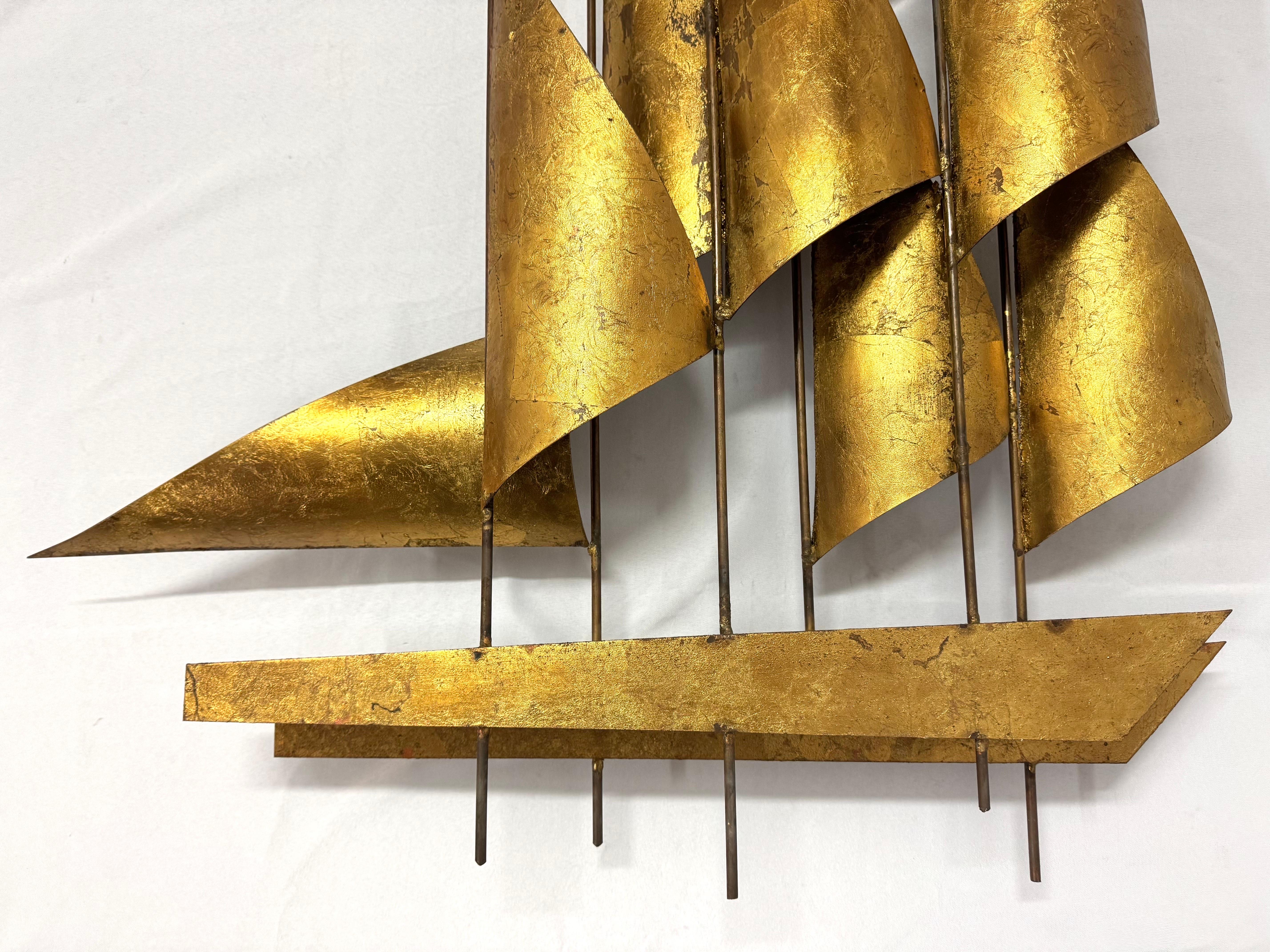 Gran escultura de metal de mediados de siglo de un velero en venta 5