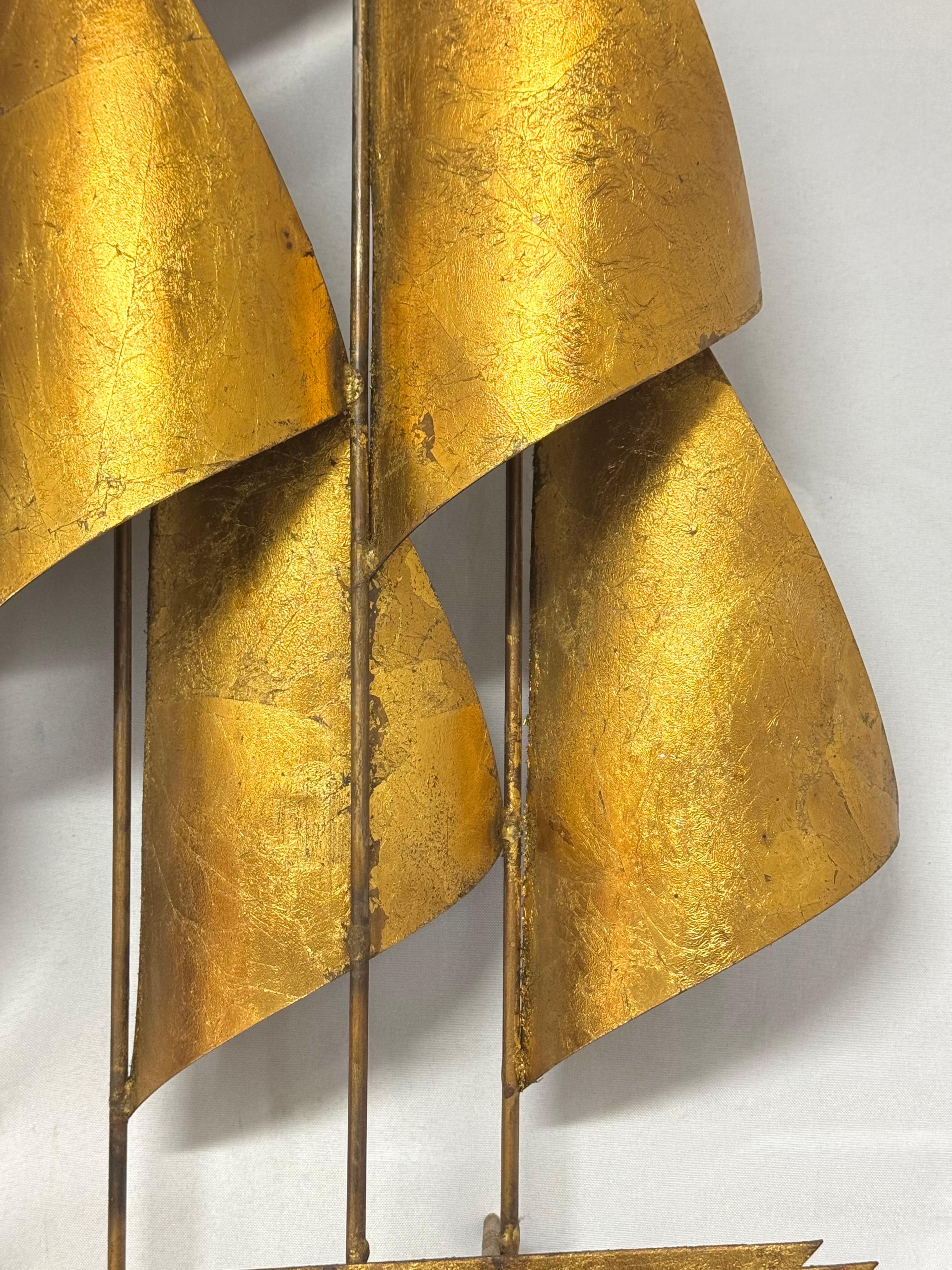 Gran escultura de metal de mediados de siglo de un velero en venta 7
