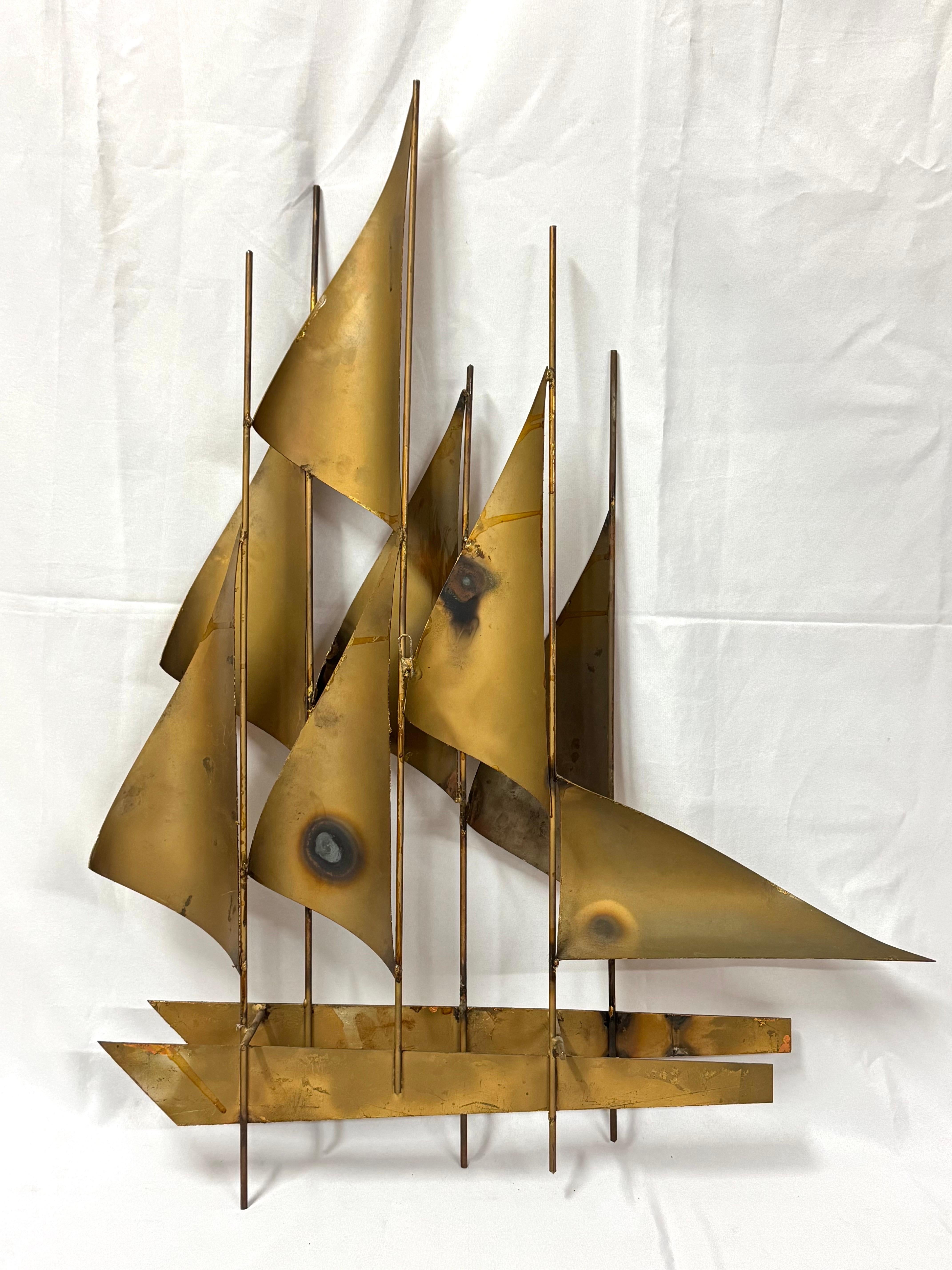 Gran escultura de metal de mediados de siglo de un velero en venta 12