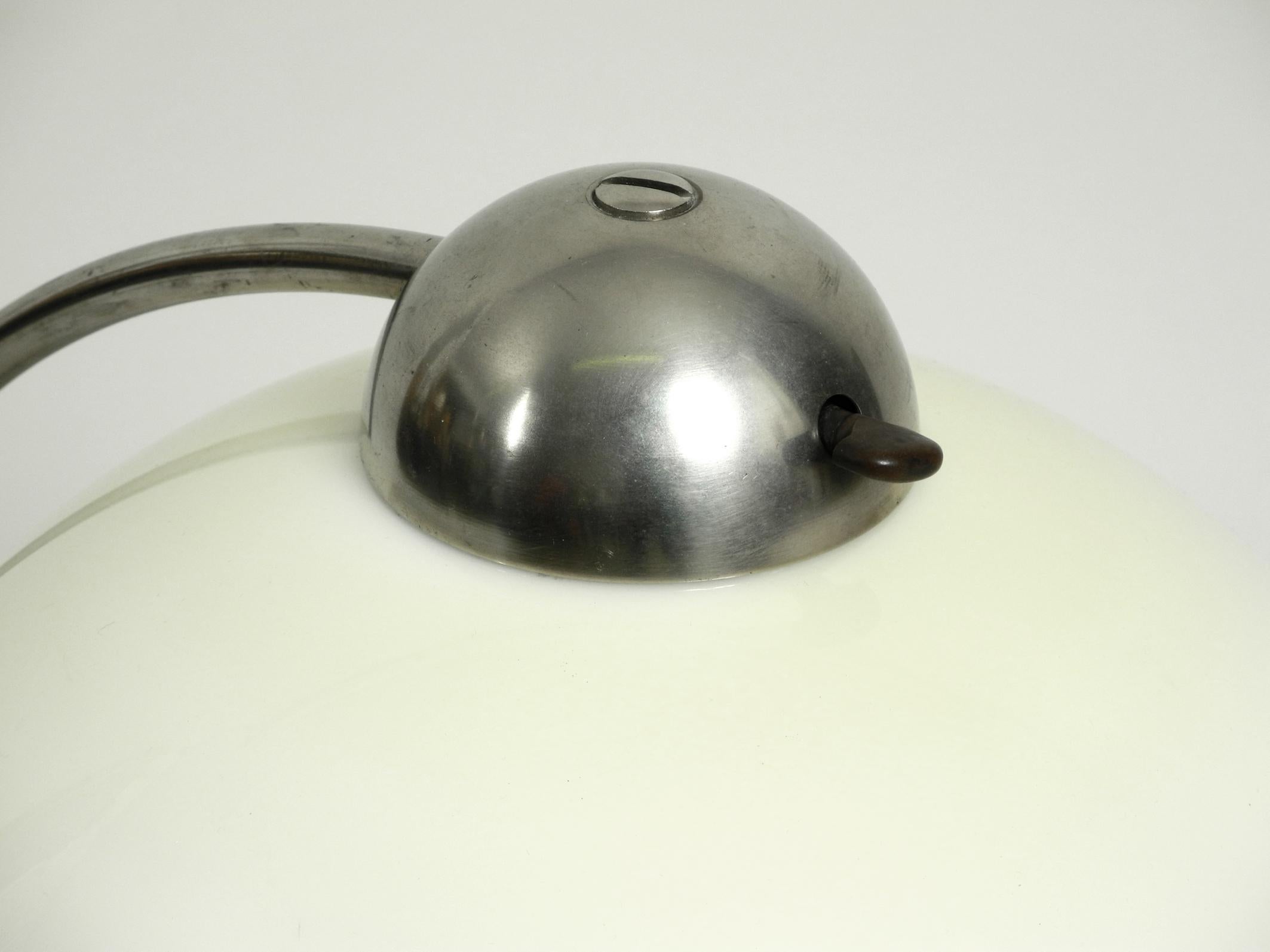 Grande lampe de table en métal du milieu du siècle avec abat-jour en plastique par Schanzenbach:: Allemagne en vente 4