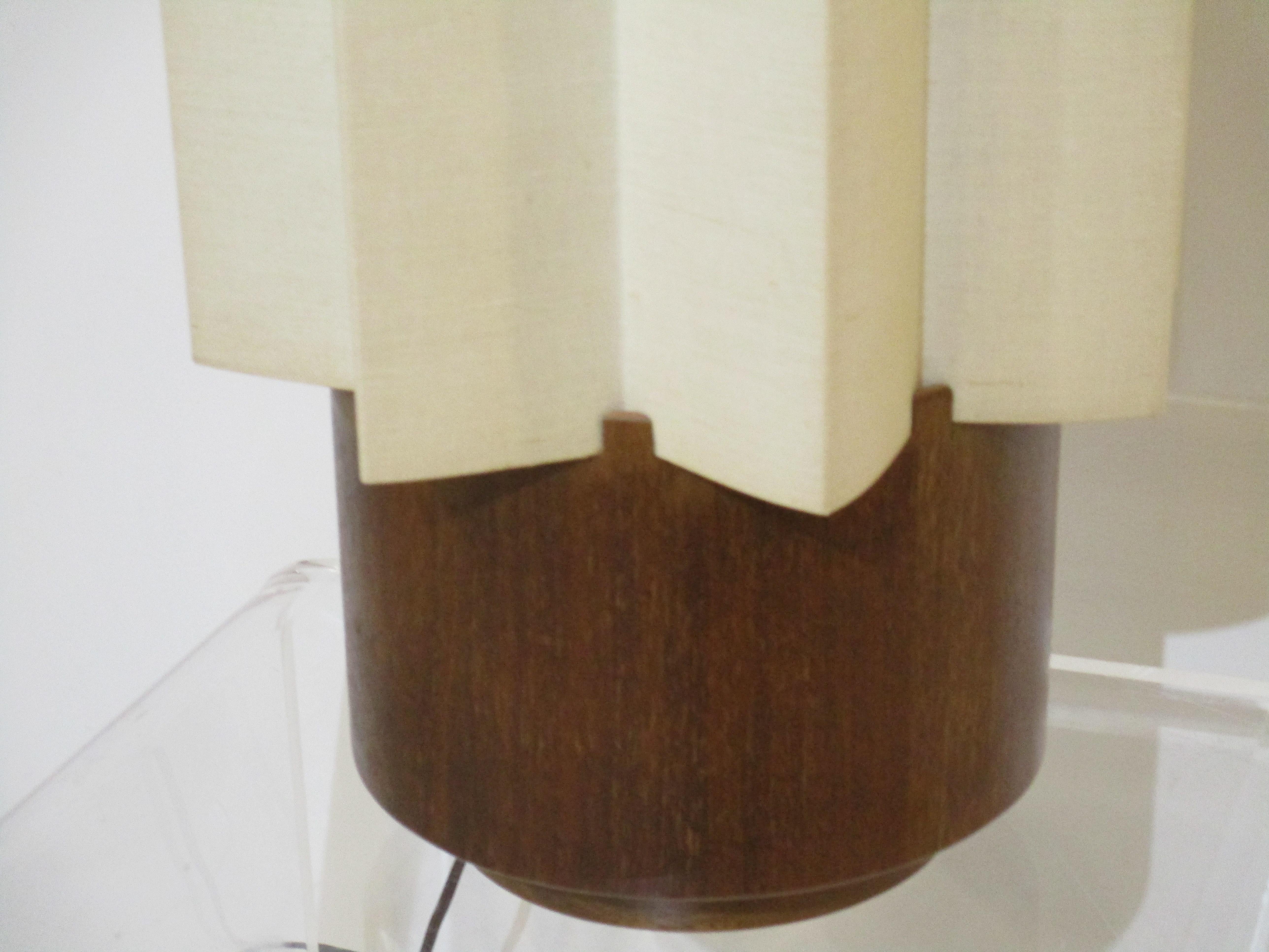 Large Mid Century Modeline / Keal / Pearsall Styled Table Lamp In Good Condition In Cincinnati, OH