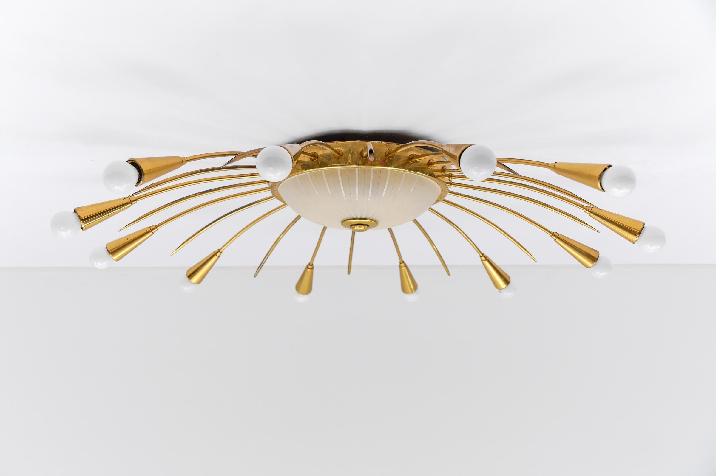 Grande lampe Sputnik Modern à 12 bras en laiton et verre, Allemagne, années 1950 en vente 3
