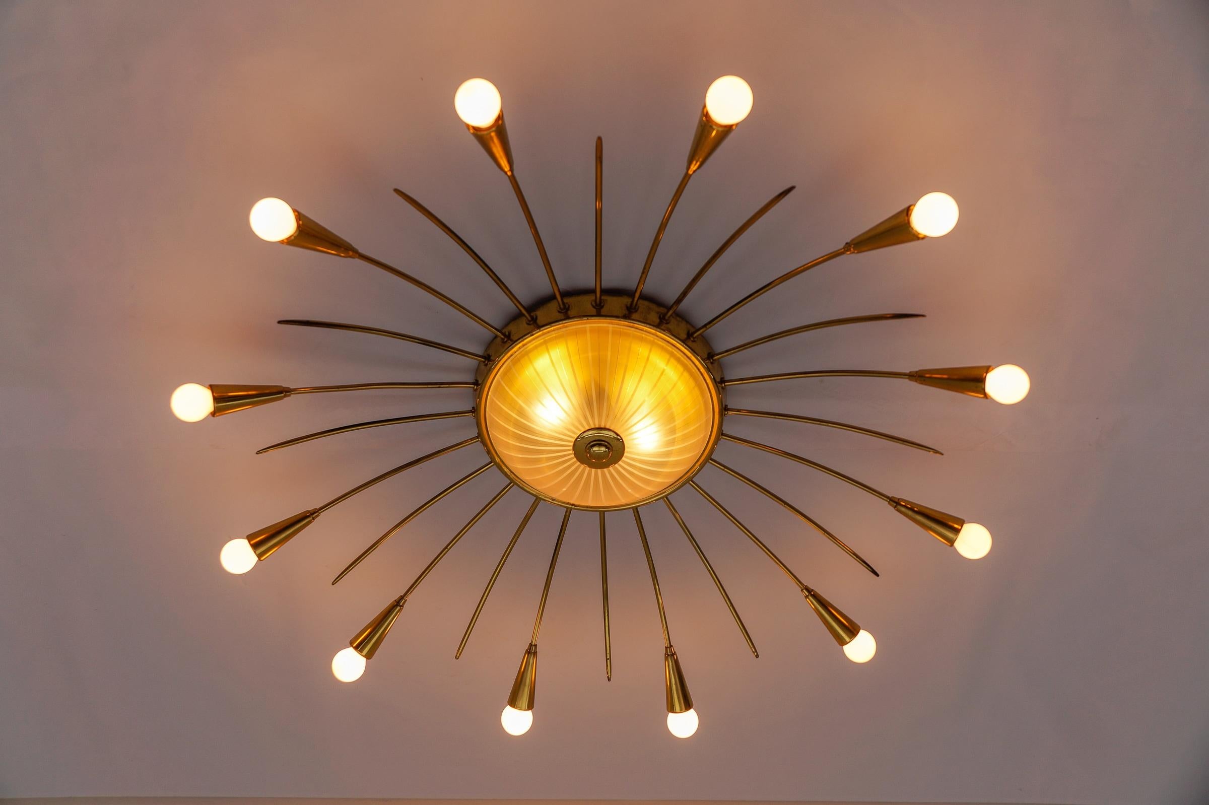 Grande lampe Sputnik Modern à 12 bras en laiton et verre, Allemagne, années 1950 en vente 1