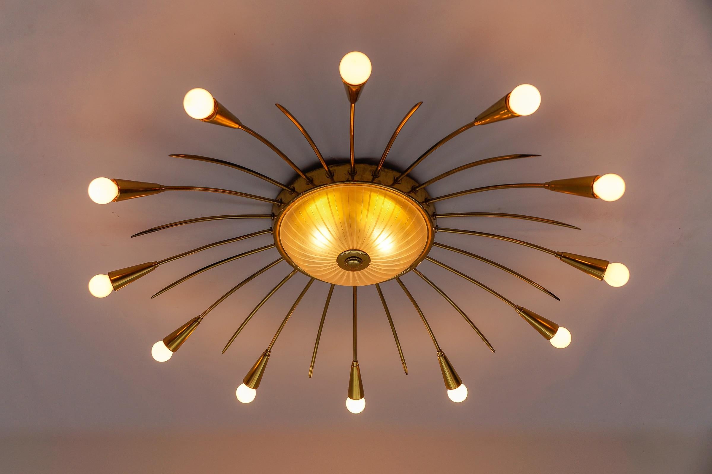 Grande lampe Sputnik Modern à 12 bras en laiton et verre, Allemagne, années 1950 en vente 2