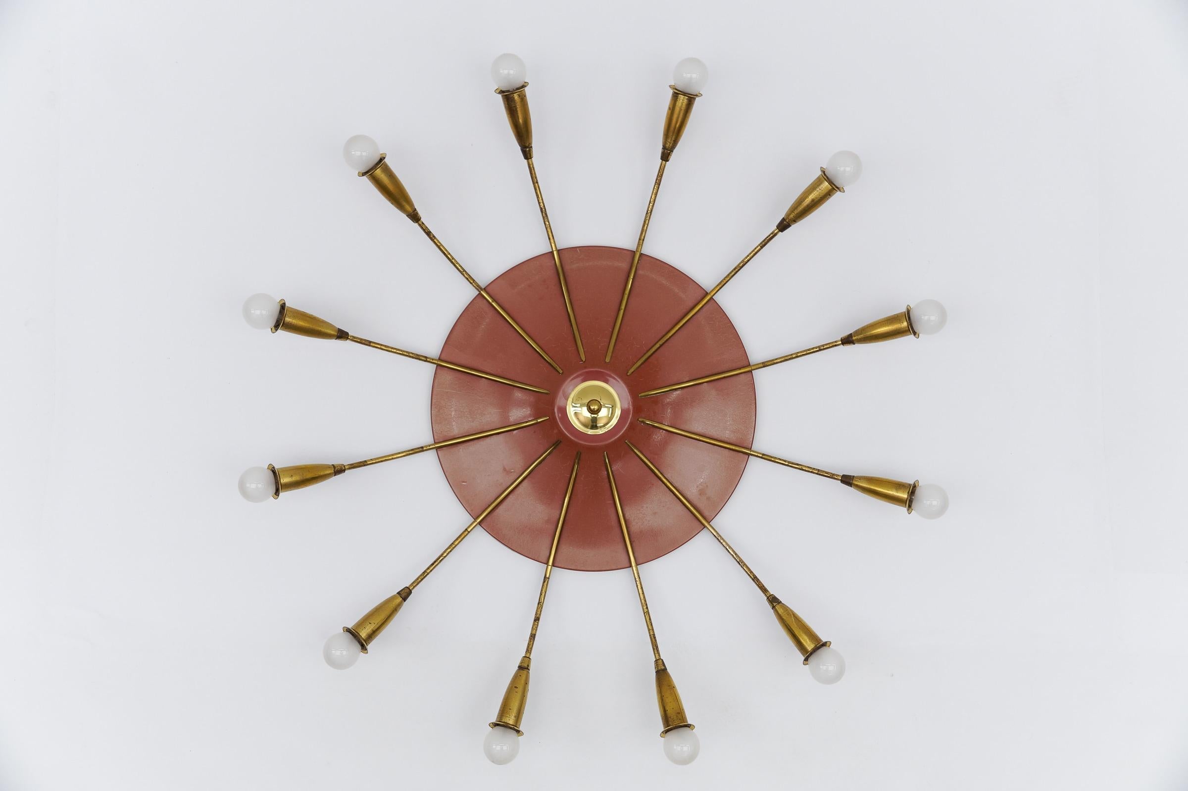 Moderne 12-armige Sputnik-Lampe aus Messing, Deutschland, 1950er Jahre

Seltene und elegante Sputnik-Lampen aus der Mitte des Jahrhunderts, 1950er Jahre, Deutschland. Ausgeführt in lackiertem Metall und Messing.

Die Leuchte ist mit 12 x E14