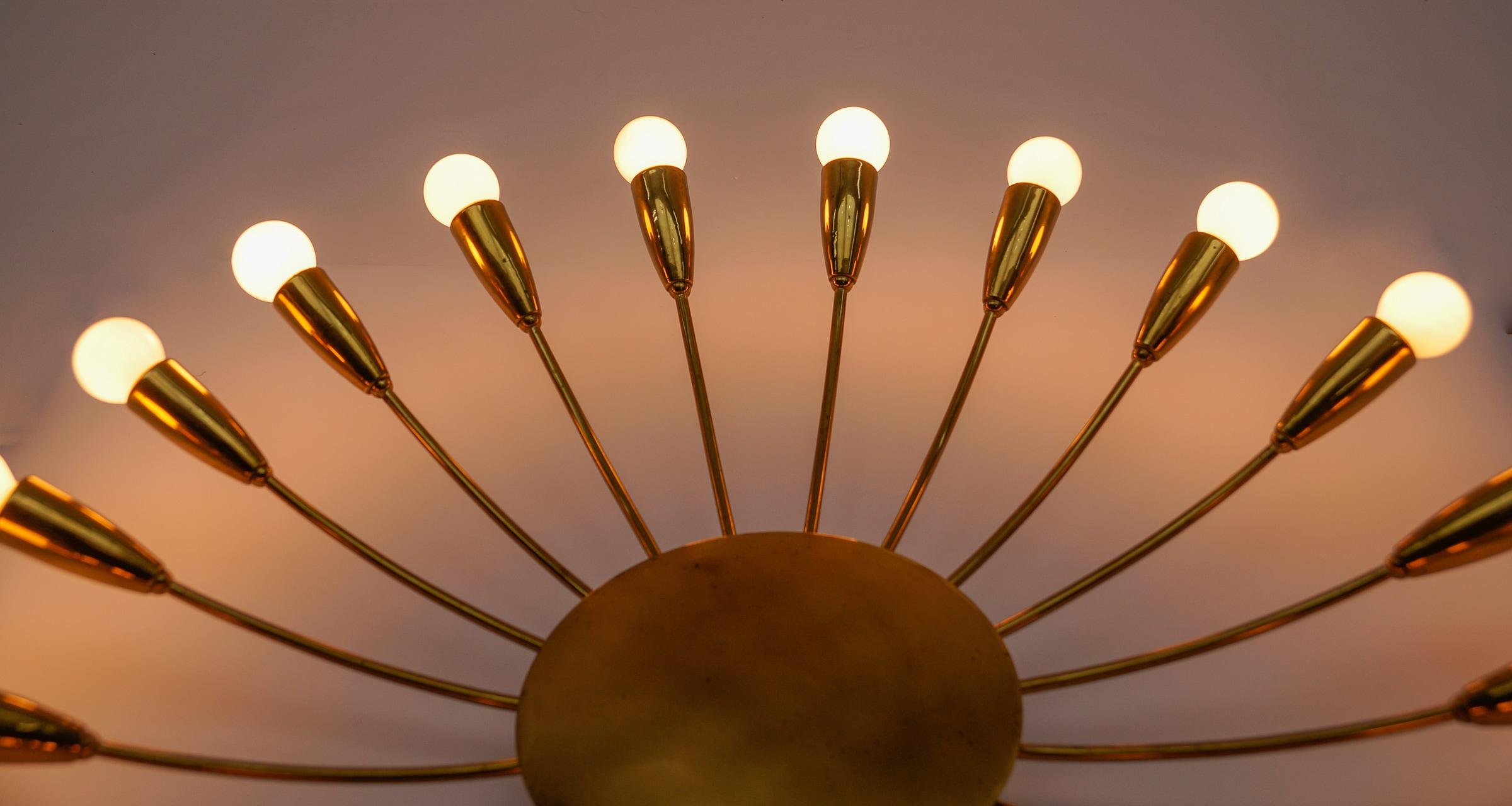 Grande lampada Sputnik Modern a 20 bracci in ottone, Germania, anni '50 in vendita 3