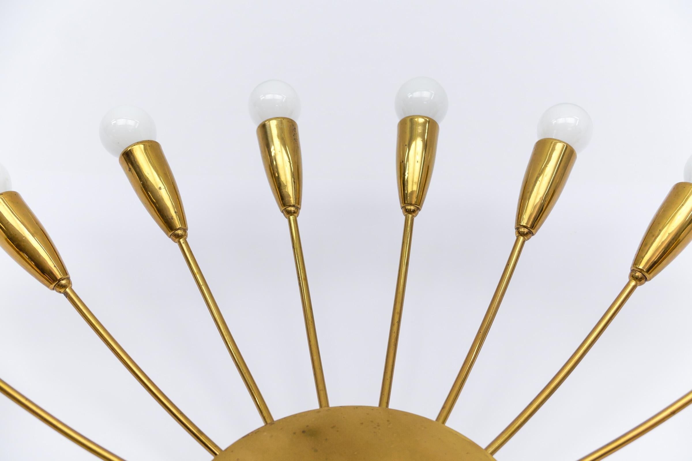 Grande lampada Sputnik Modern a 20 bracci in ottone, Germania, anni '50 in vendita 4