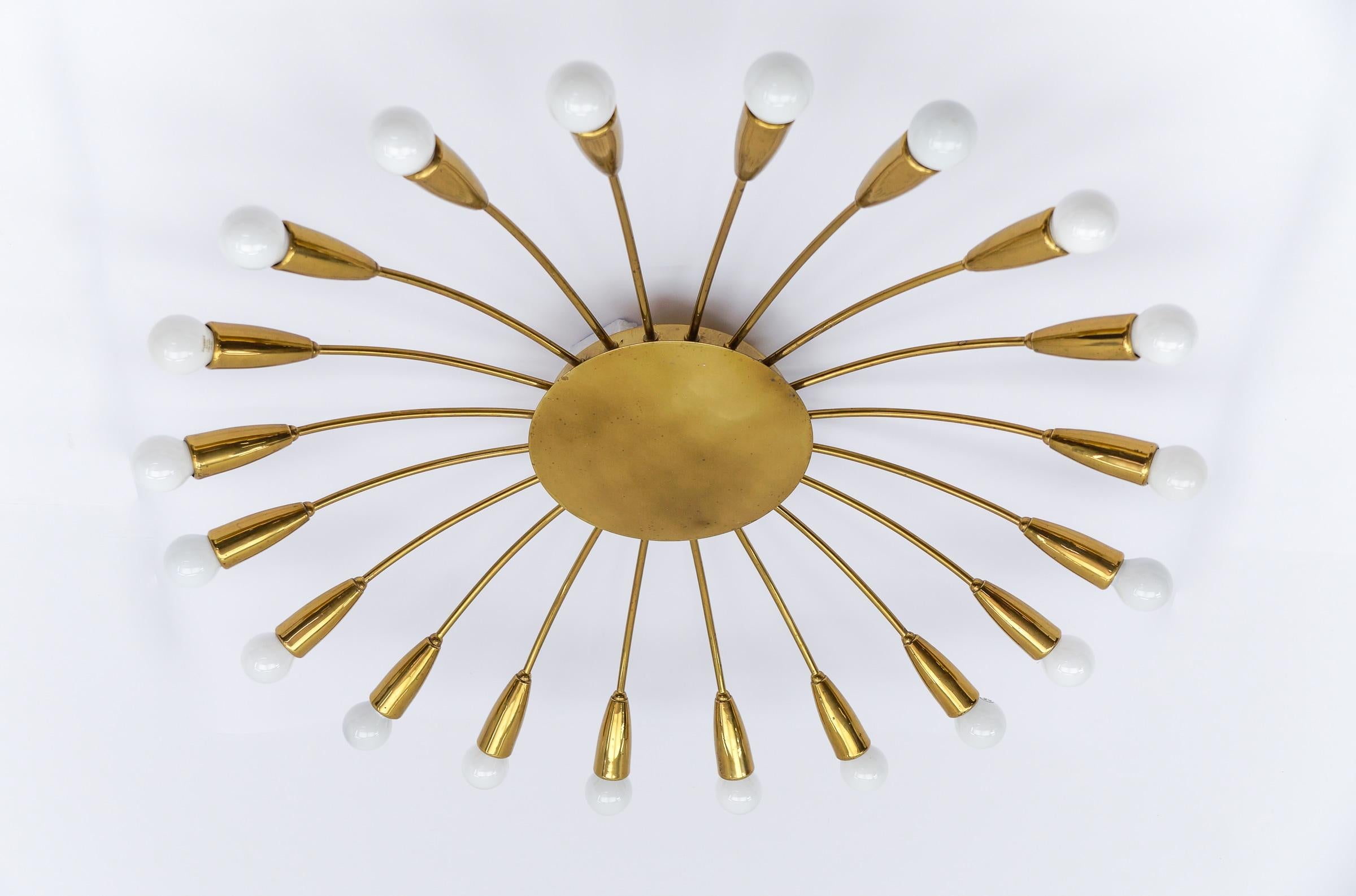 Tedesco Grande lampada Sputnik Modern a 20 bracci in ottone, Germania, anni '50 in vendita