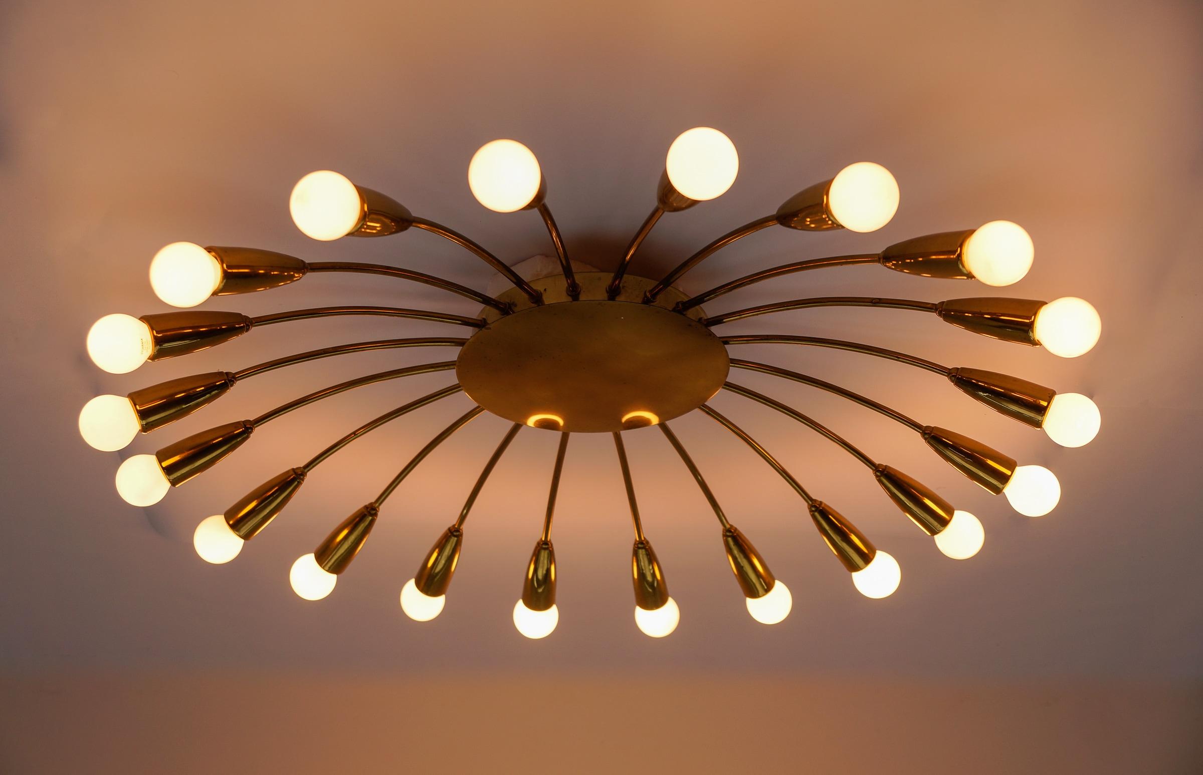 Metallo Grande lampada Sputnik Modern a 20 bracci in ottone, Germania, anni '50 in vendita