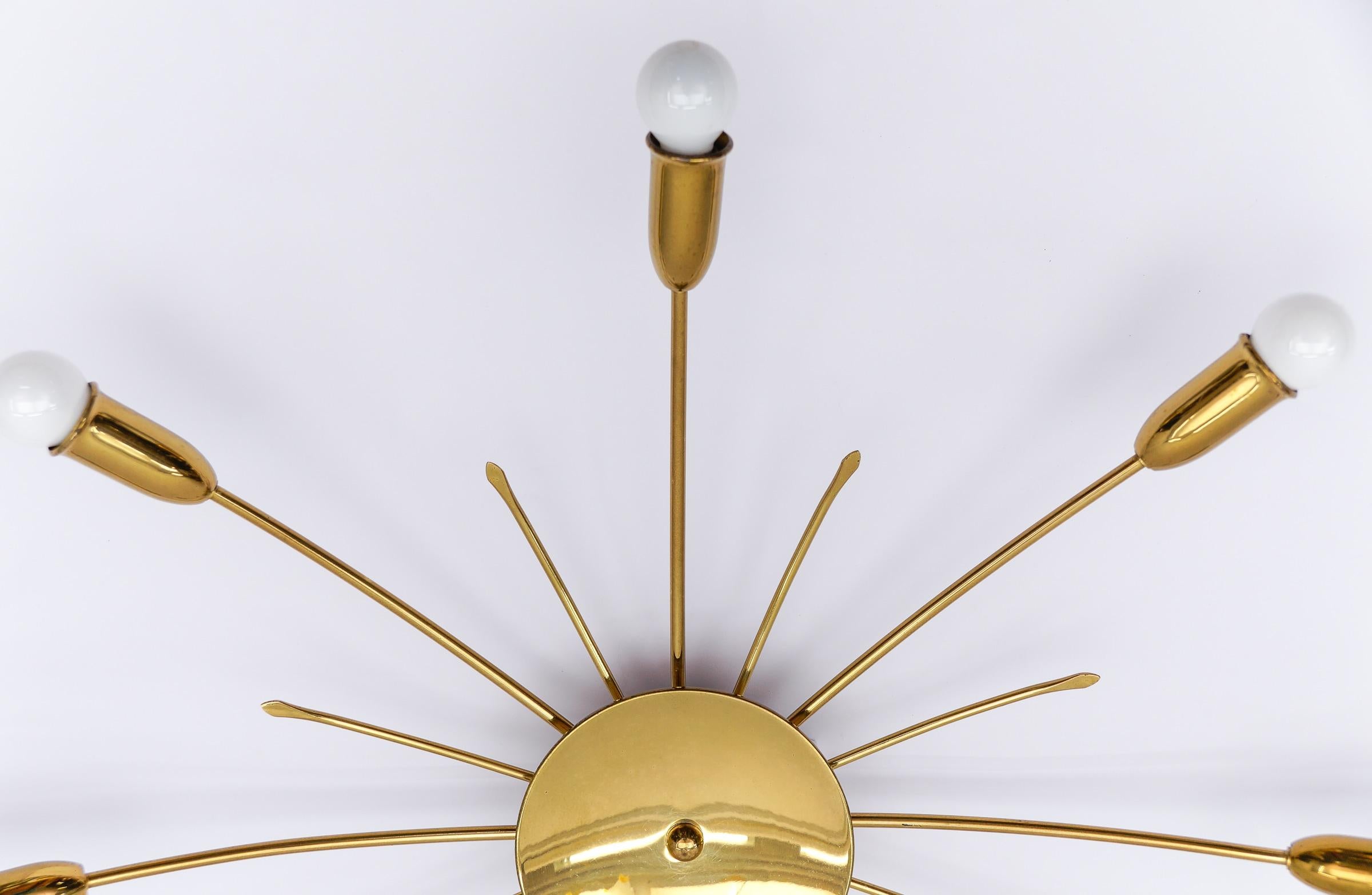 Gran lámpara Sputnik de latón de 8 brazos de la modernidad de mediados de siglo, Alemania, años 50 en venta 3