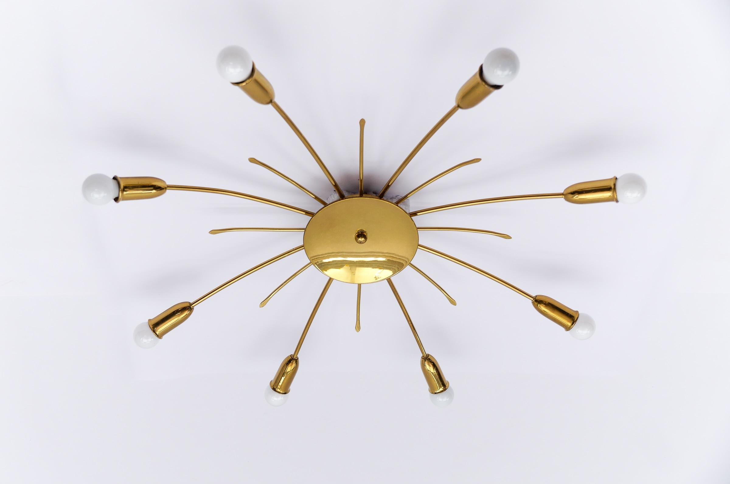 Gran lámpara Sputnik de latón de 8 brazos de la modernidad de mediados de siglo, Alemania, años 50 en Bueno estado para la venta en Nürnberg, Bayern