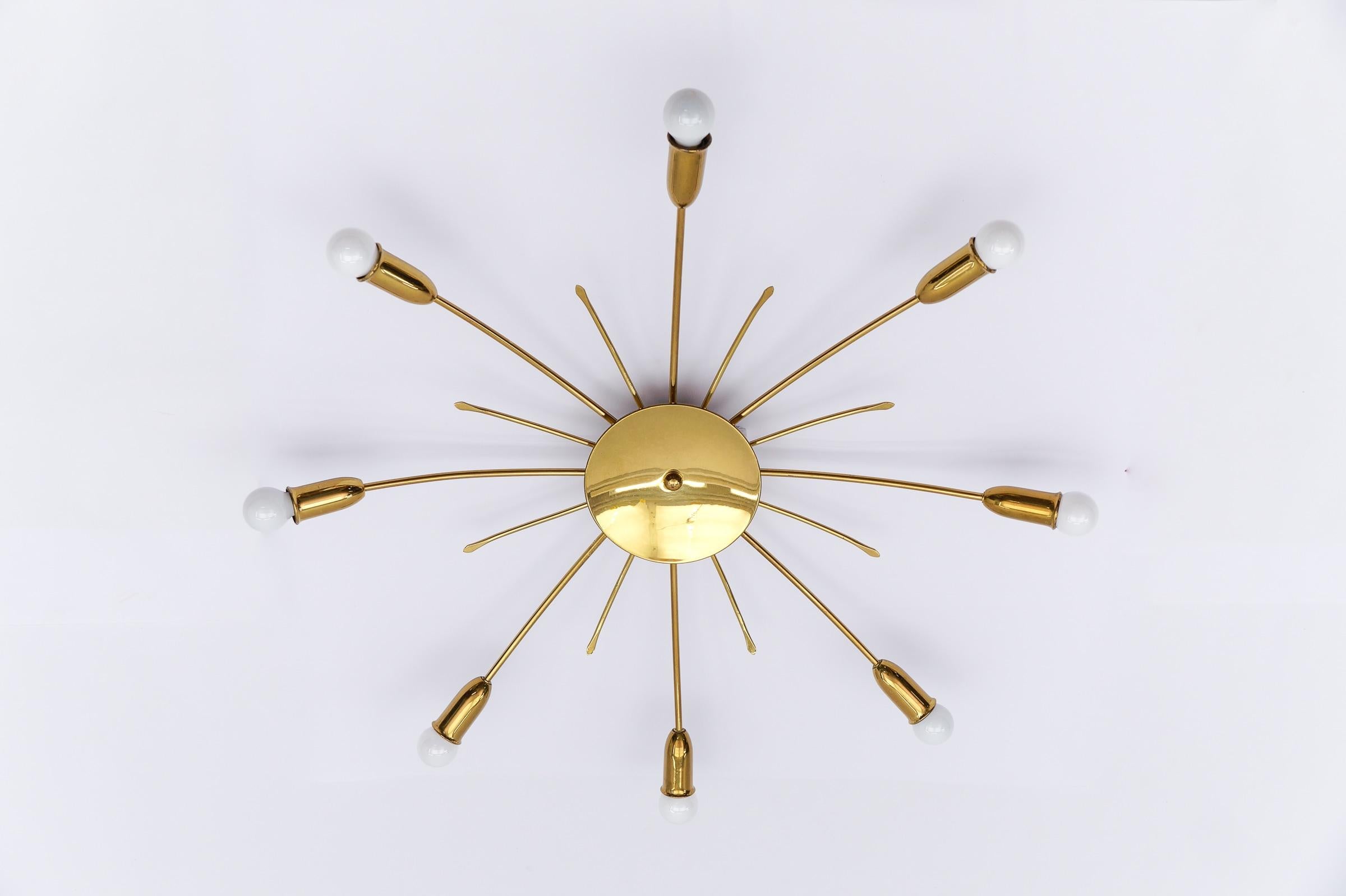 Gran lámpara Sputnik de latón de 8 brazos de la modernidad de mediados de siglo, Alemania, años 50 Metal en venta