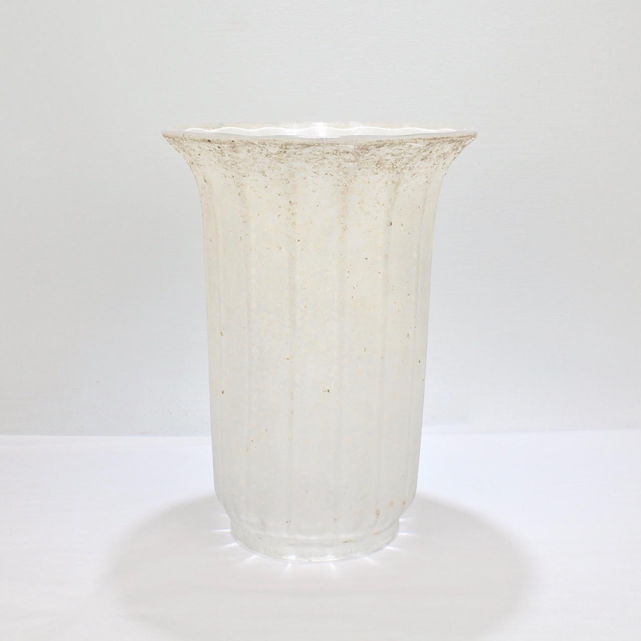 Large Mid-Century Modern Archimede Seguso White Scavo Italian Art Glass Vase In Good Condition In Philadelphia, PA