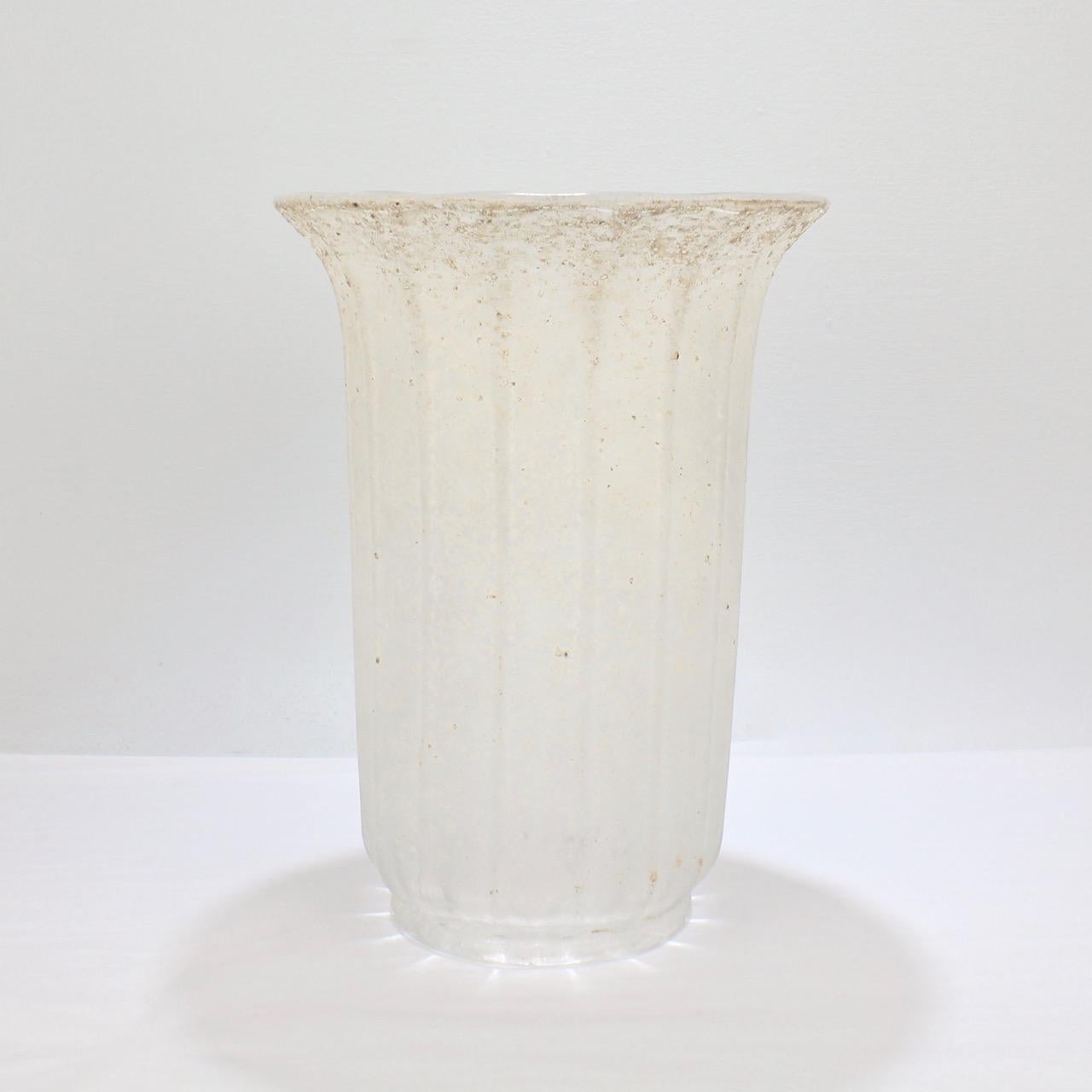 Large Mid-Century Modern Archimede Seguso White Scavo Italian Art Glass Vase For Sale 1