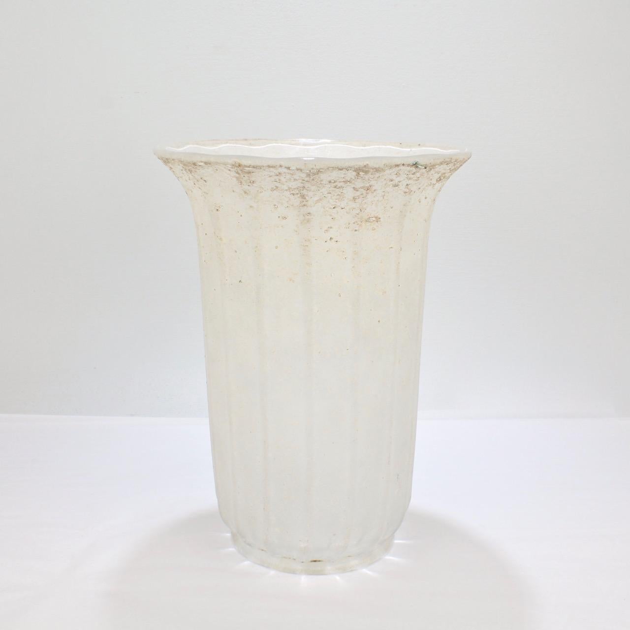 Large Mid-Century Modern Archimede Seguso White Scavo Italian Art Glass Vase For Sale 2