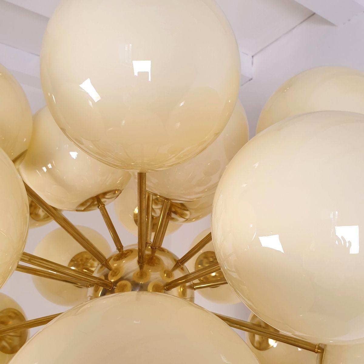 Large Mid Century Modern beige glass Sputnik chandelier For Sale 3