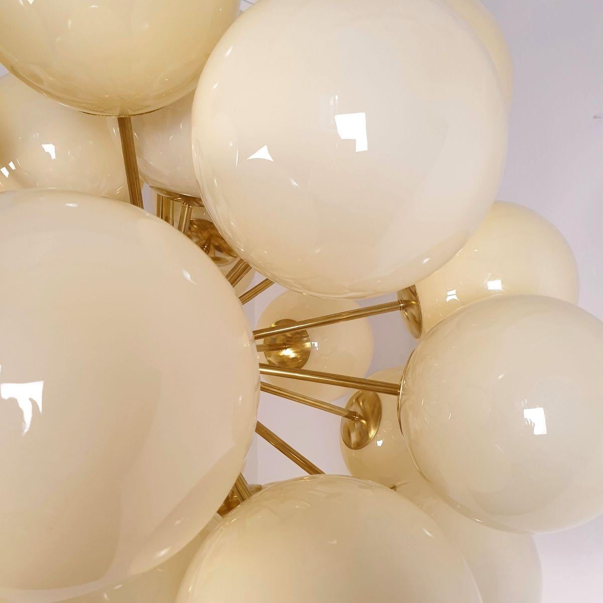 Large Mid Century Modern beige glass Sputnik chandelier For Sale 4