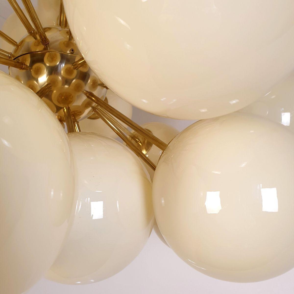 Large Mid Century Modern beige glass Sputnik chandelier For Sale 5