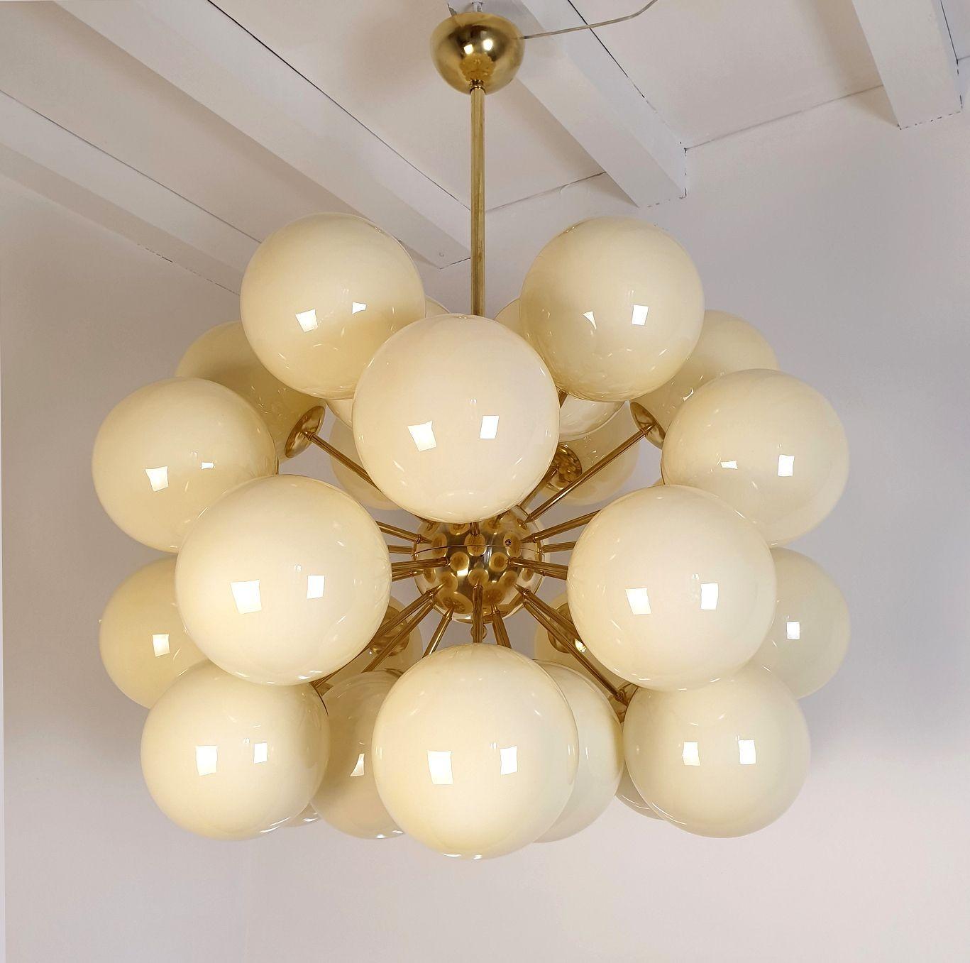 Mid-Century Modern Large Mid Century Modern beige glass Sputnik chandelier For Sale