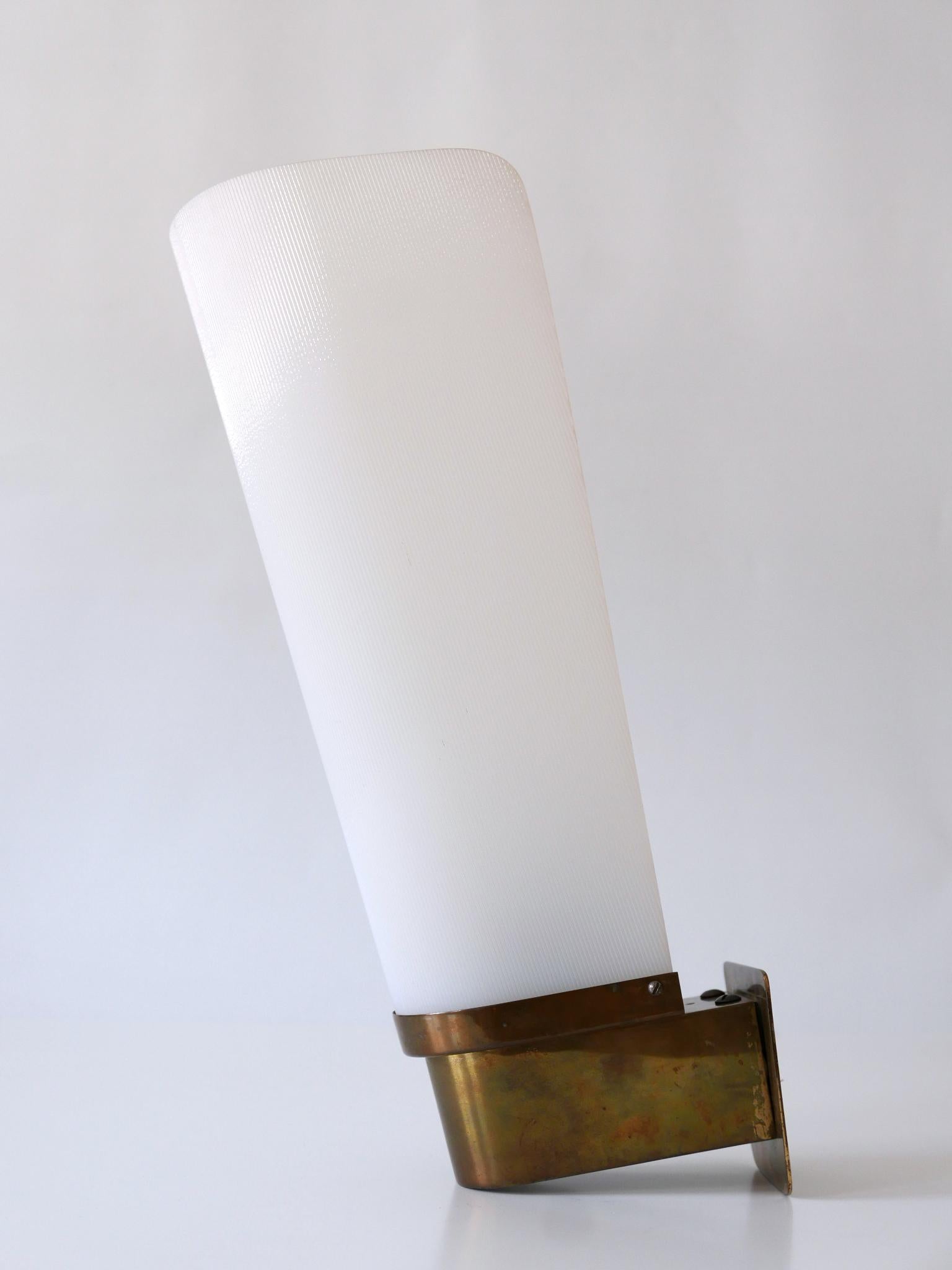 Large Mid-Century Modern Brass & Acrylic Wall Light or Sconce Germany 1950s In Good Condition For Sale In Munich, DE