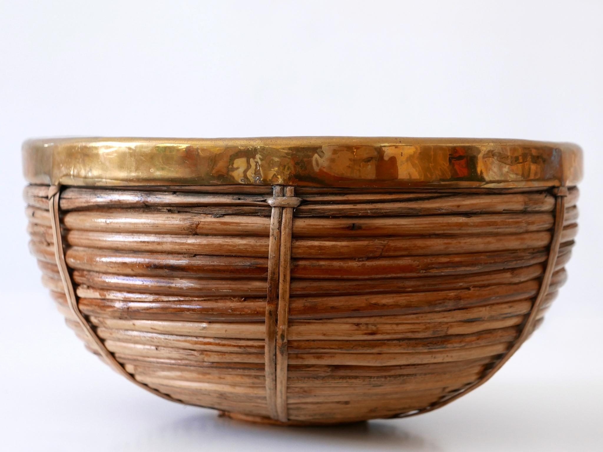 Large Mid-Century Modern Brass and Rattan Fruit Bowl or Centerpiece Italy, 1960s In Good Condition In Munich, DE