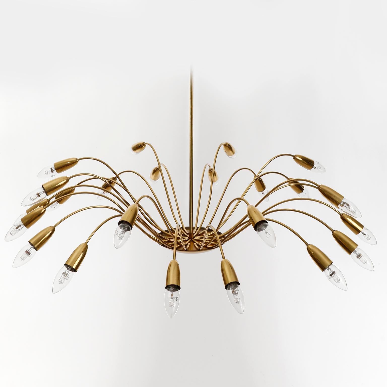 Large Mid-Century Modern Brass Sputnik Spider Chandelier Pendant Light, 1960s In Good Condition For Sale In Hausmannstätten, AT