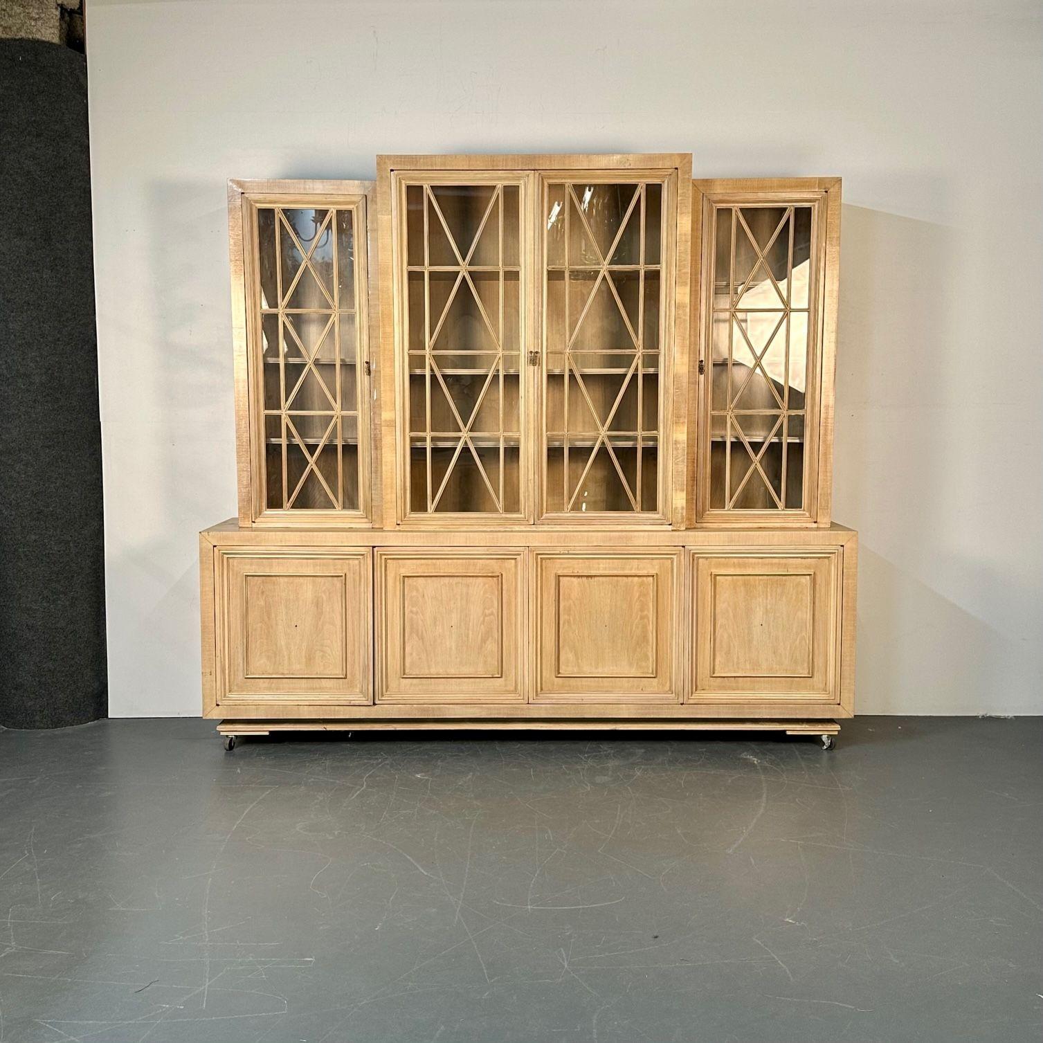 Américain Grand meuble / bibliothèque / armoire en chêne clair de style moderne du milieu du siècle en vente