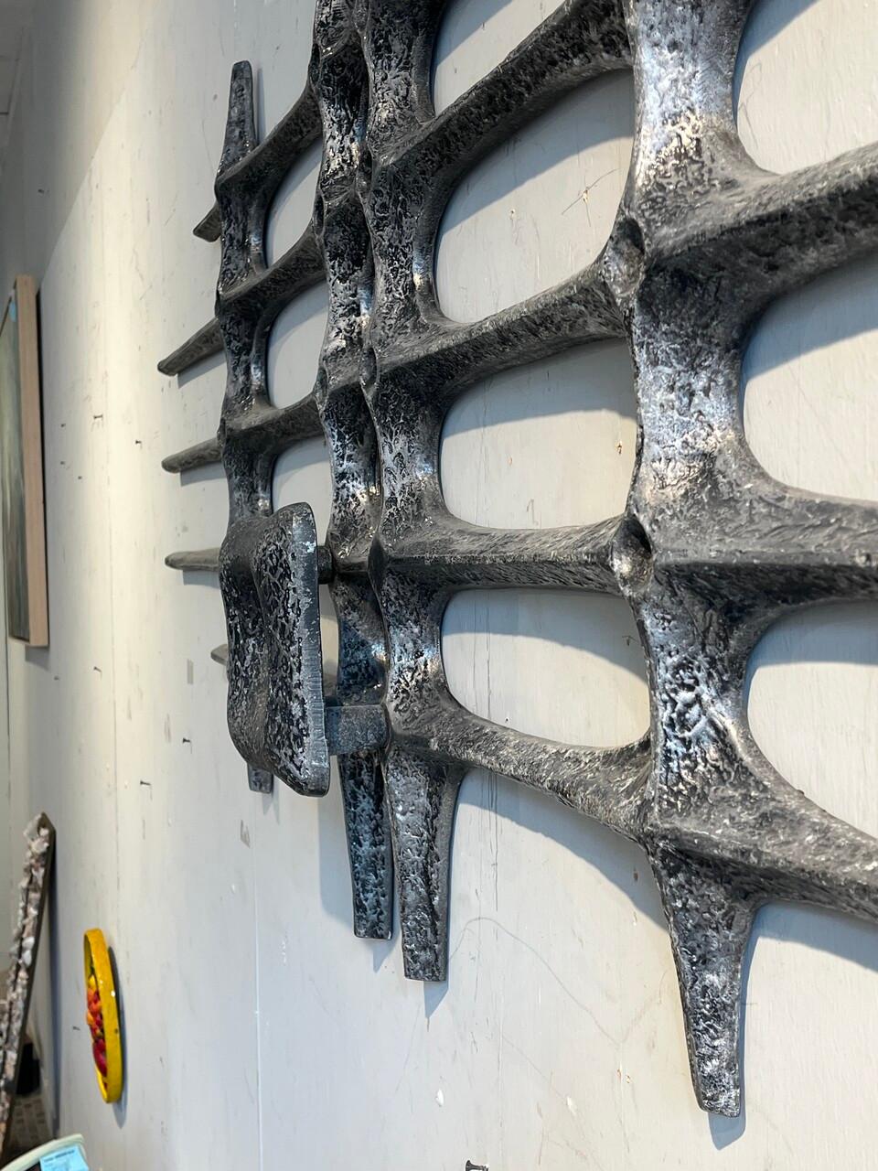 Große brutalistische Aluminiumskulptur aus der Mitte des Jahrhunderts (20. Jahrhundert) im Angebot