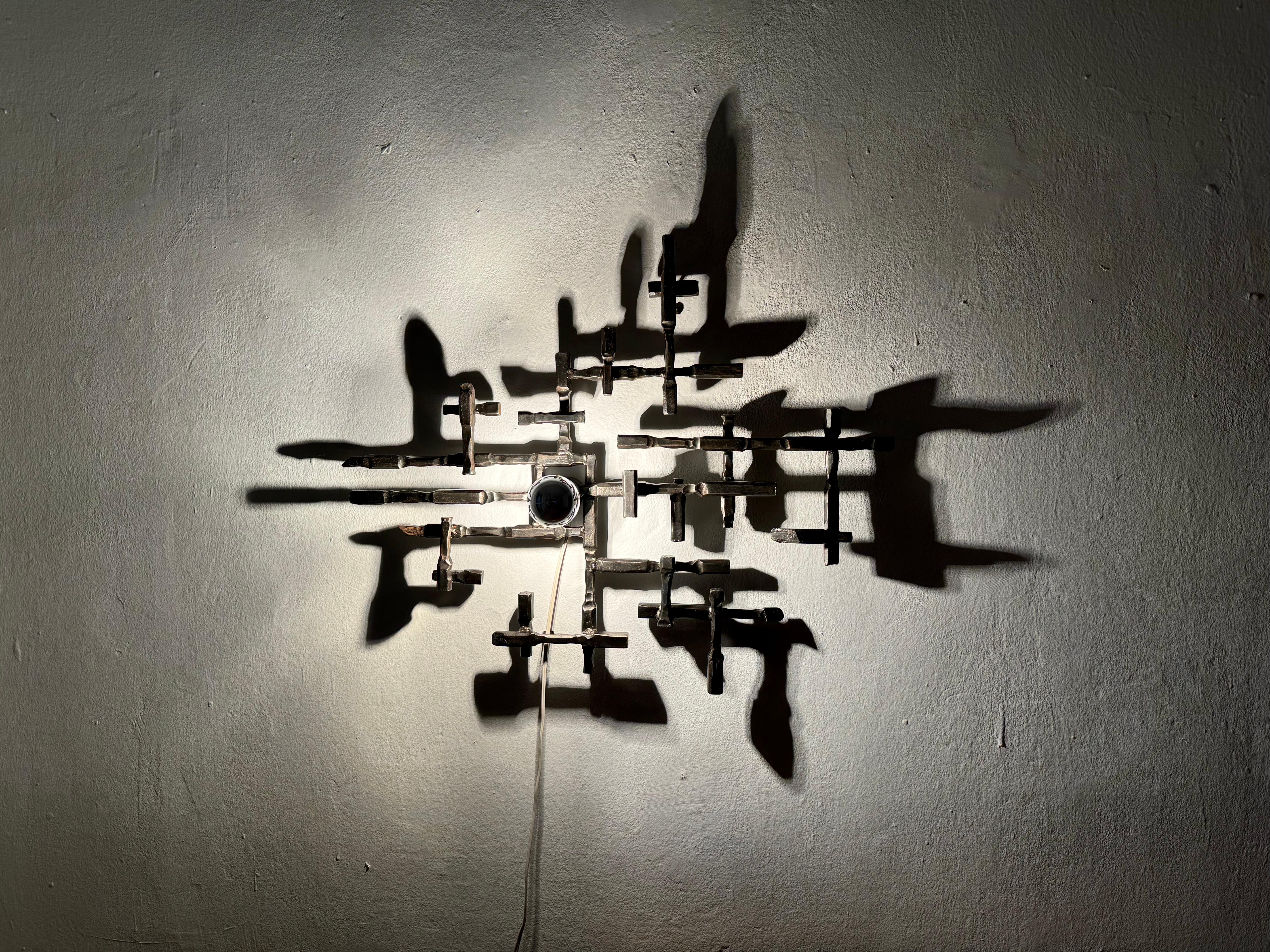 Große brutalistische Wandleuchte oder Eisenskulptur, Mid-Century Modern im Angebot 3