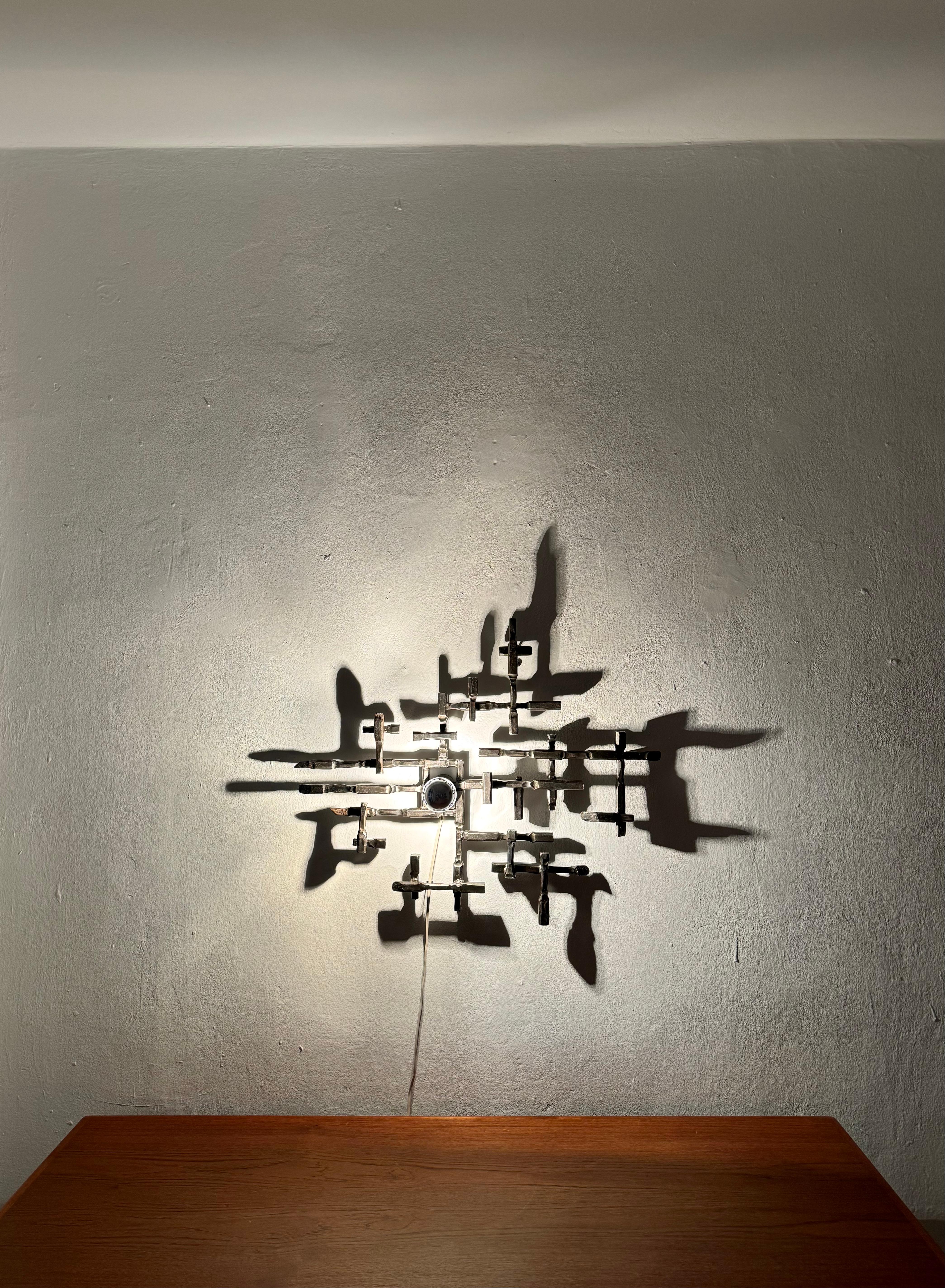 Große brutalistische Wandleuchte oder Eisenskulptur, Mid-Century Modern im Angebot 5